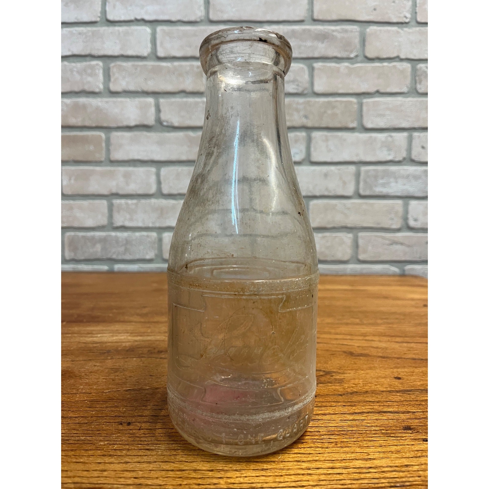 Vintage Luick Dairy Co. Milwaukee Wisconsin Embossed Milk One Quart Bottle WI