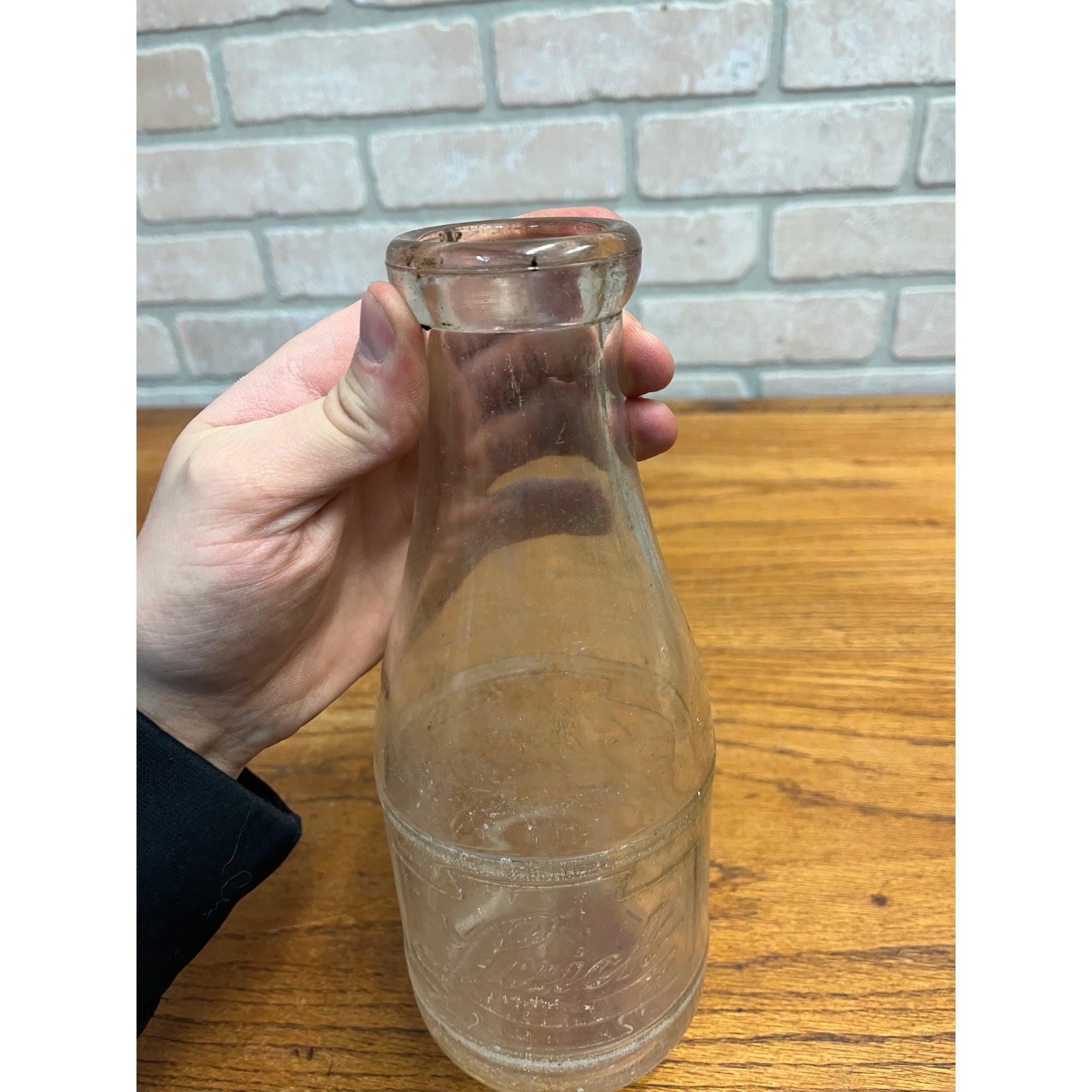 Vintage Luick Dairy Co. Milwaukee Wisconsin Embossed Milk One Quart Bottle WI