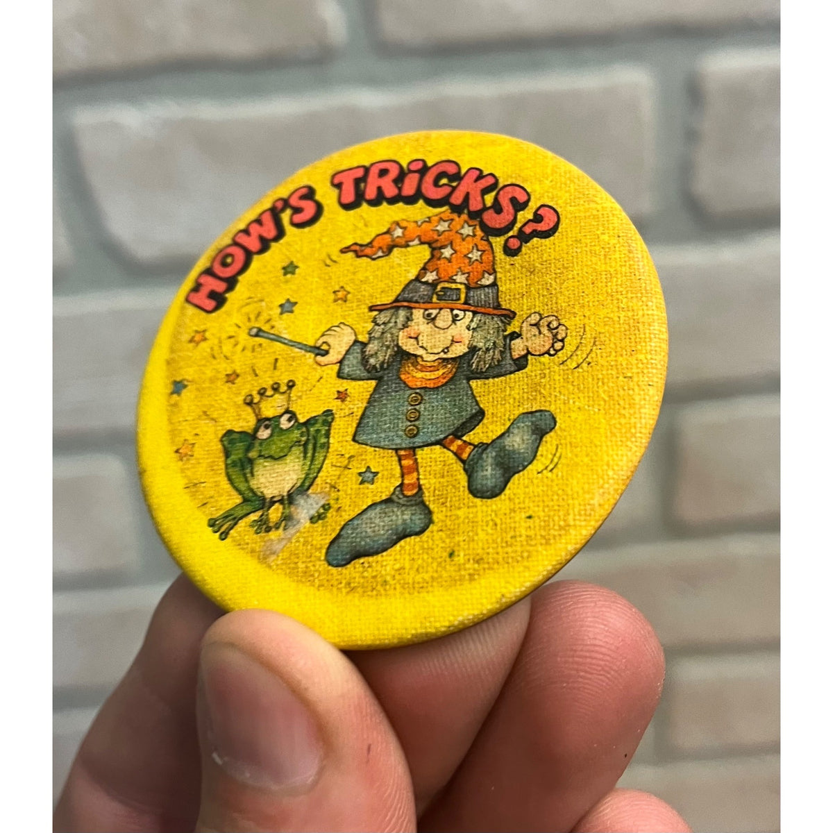 Vintage 1970s Hallmark Hows Tricks Halloween Magician Frog Witch Pin Button