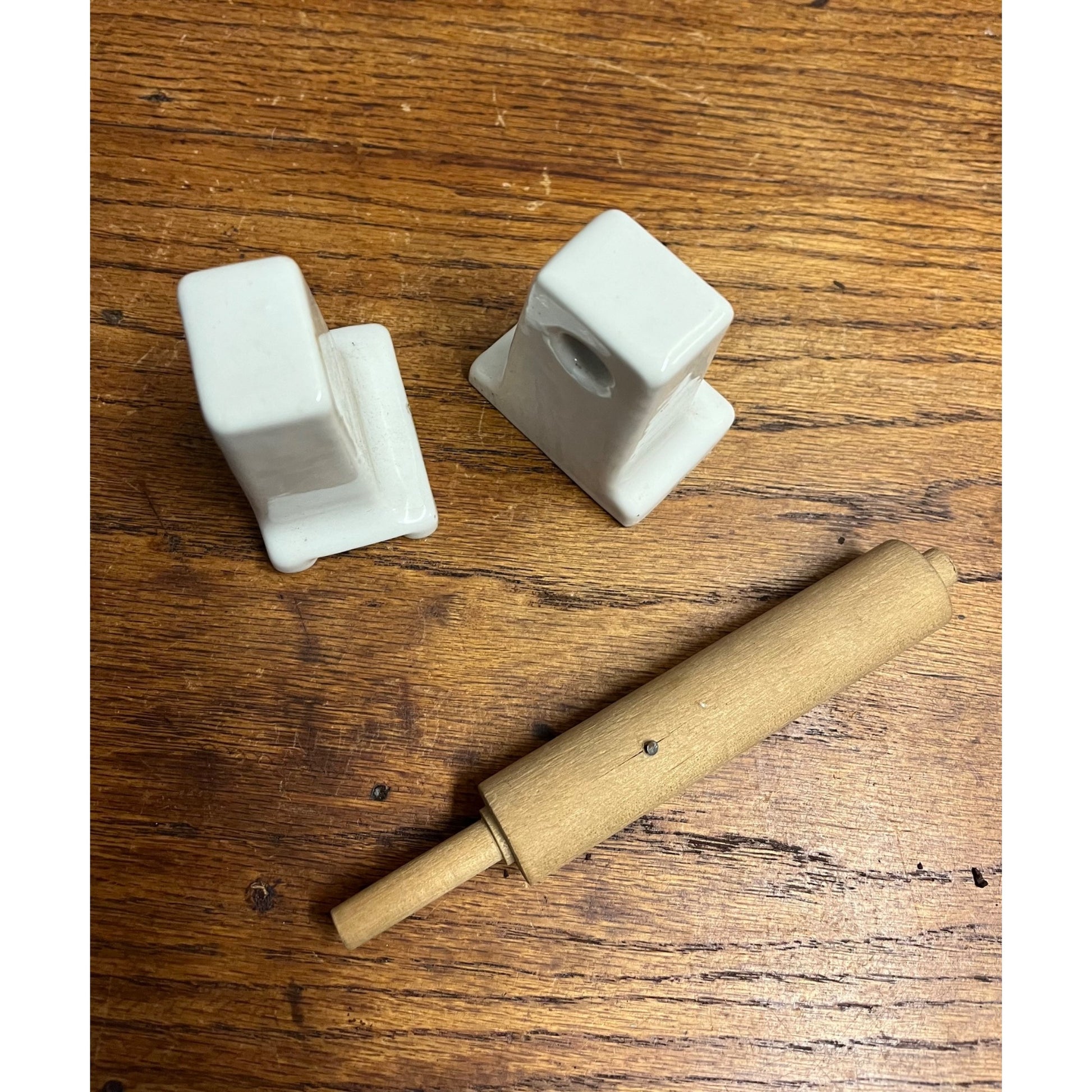 Vintage White Porcelain Bathroom Toilet Paper Roll Holder w/ Wood Rod