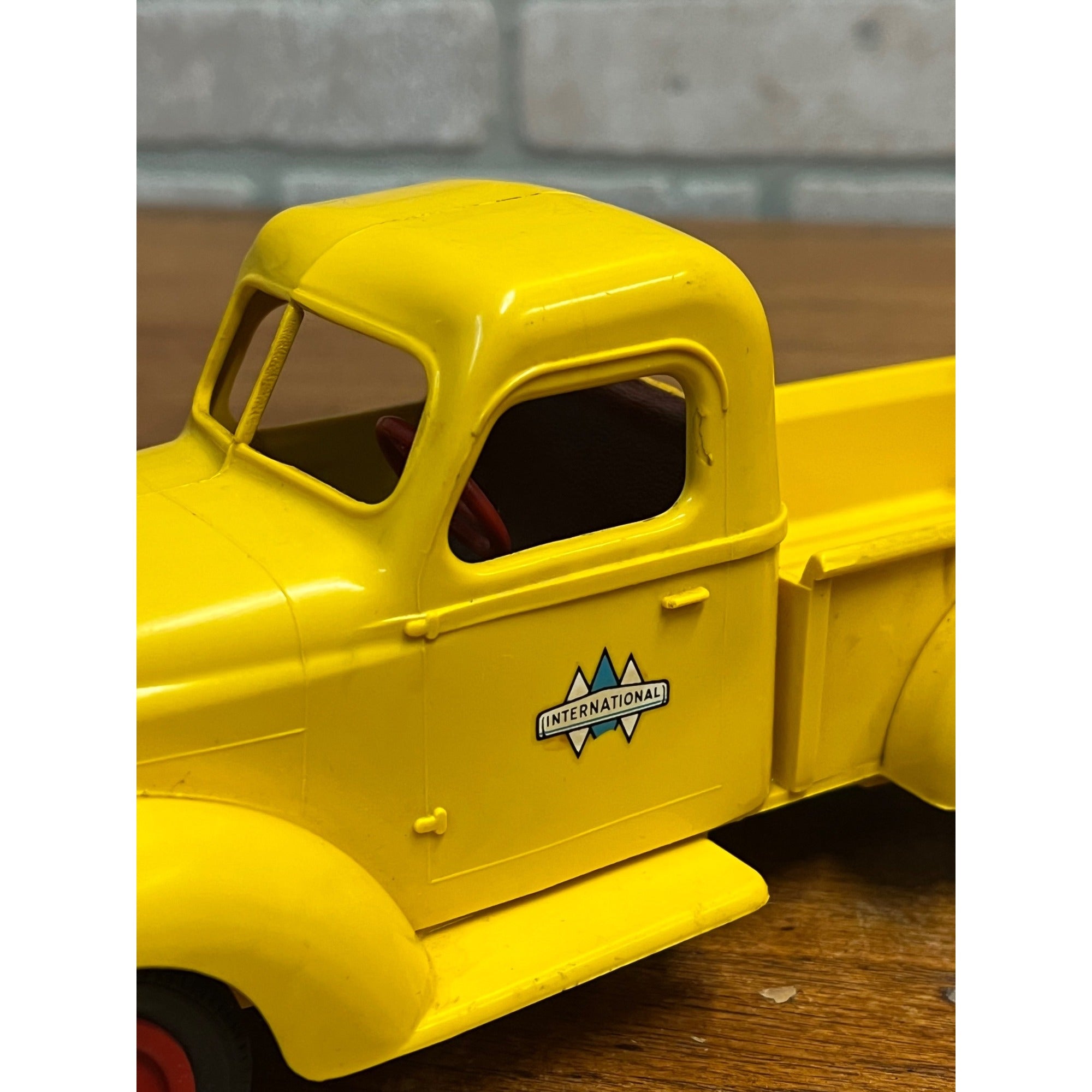 1947 International IH Pickup Truck Milwaukee Journal - PMC Promo 1:25 plastic