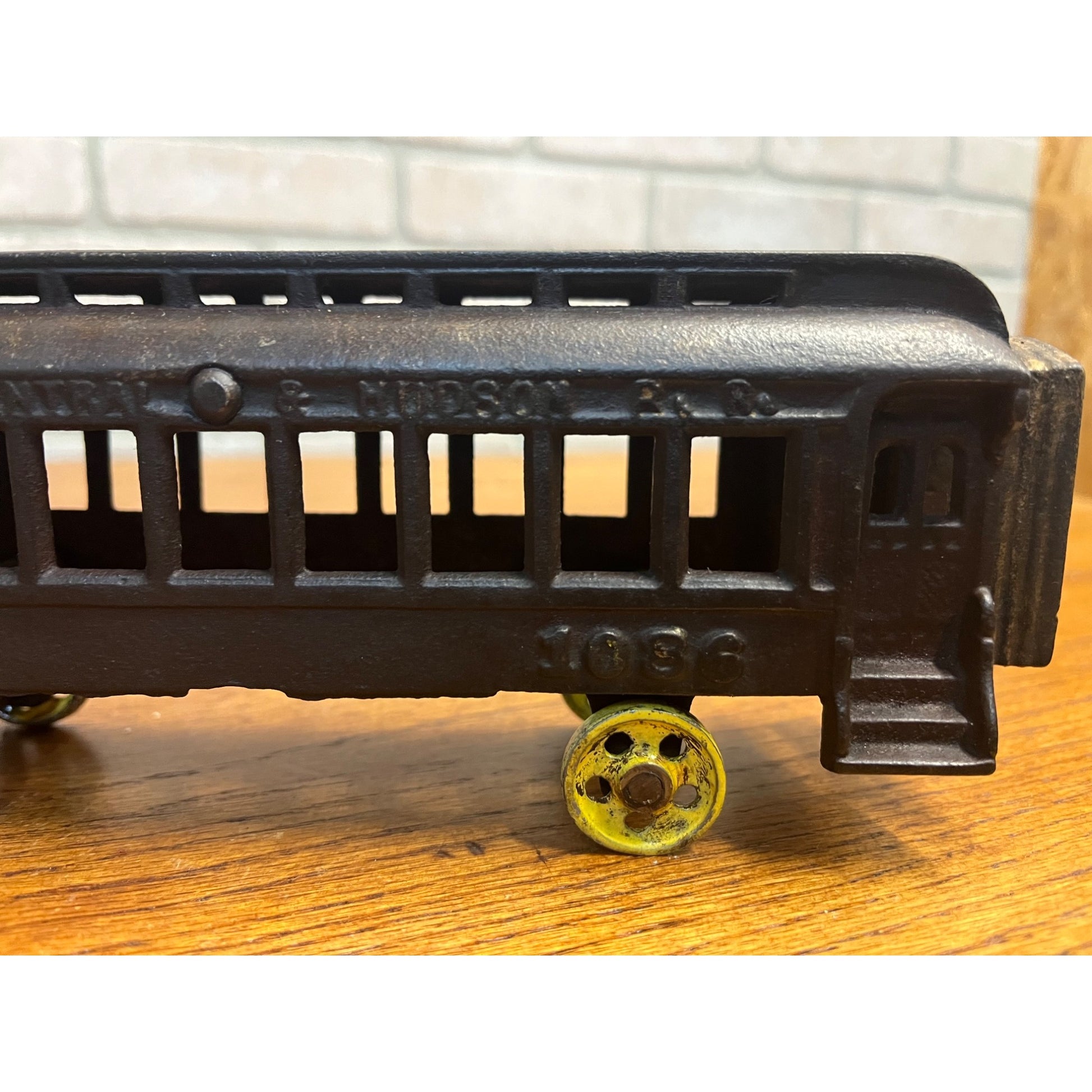 Antique IDEAL New York Cental Railroad 1086 Cast Iron Floor Passenger Train Car