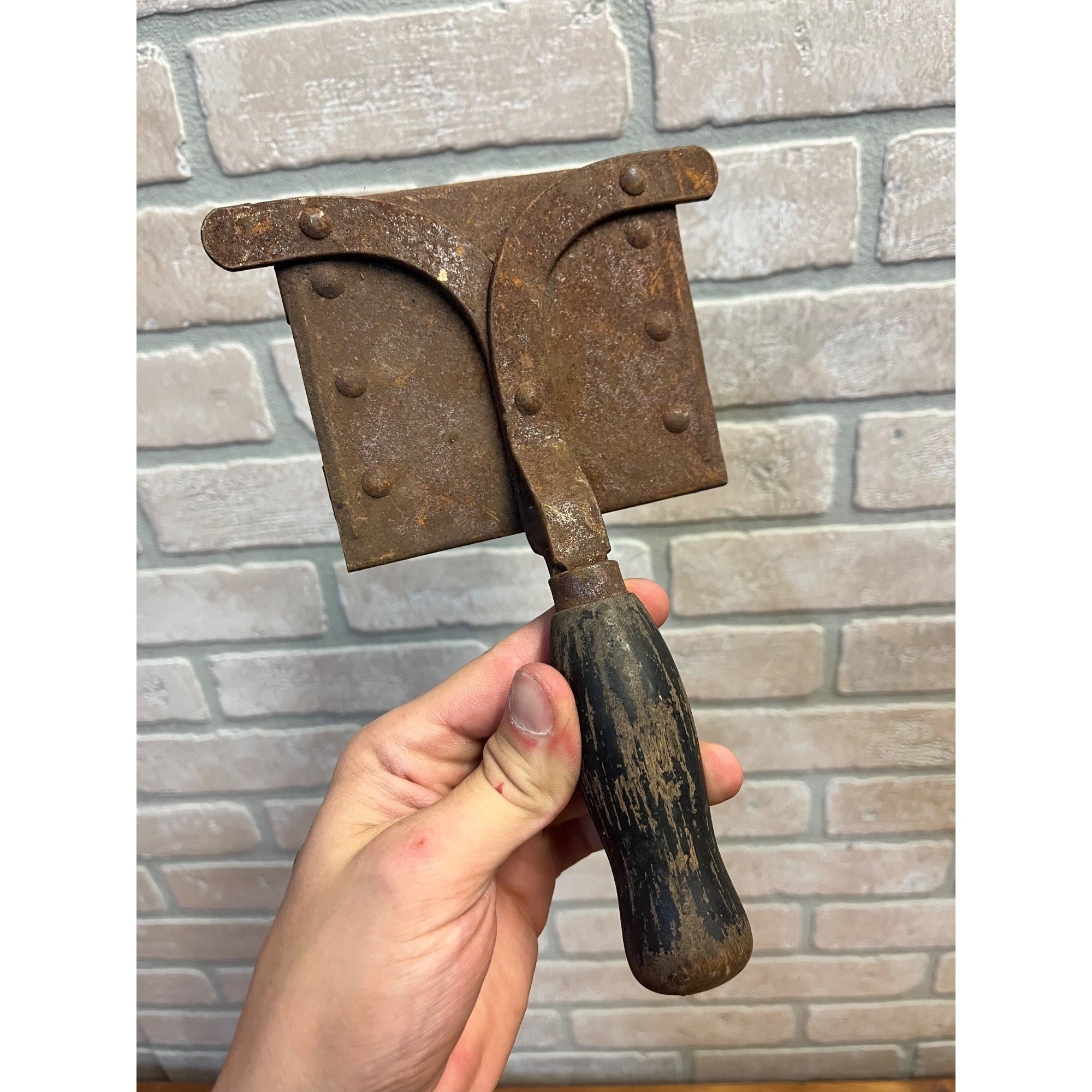 Antique Horse Curry Comb Equestrian Grooming Farm Tool Metal & Wood Handle
