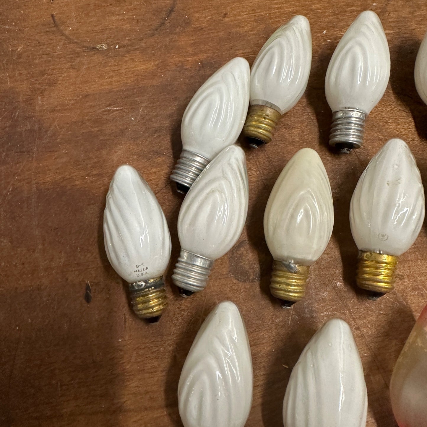 Vintage Lot (12) Christmas White Swirl Flame 25W Glass Bulbs G-E - Working