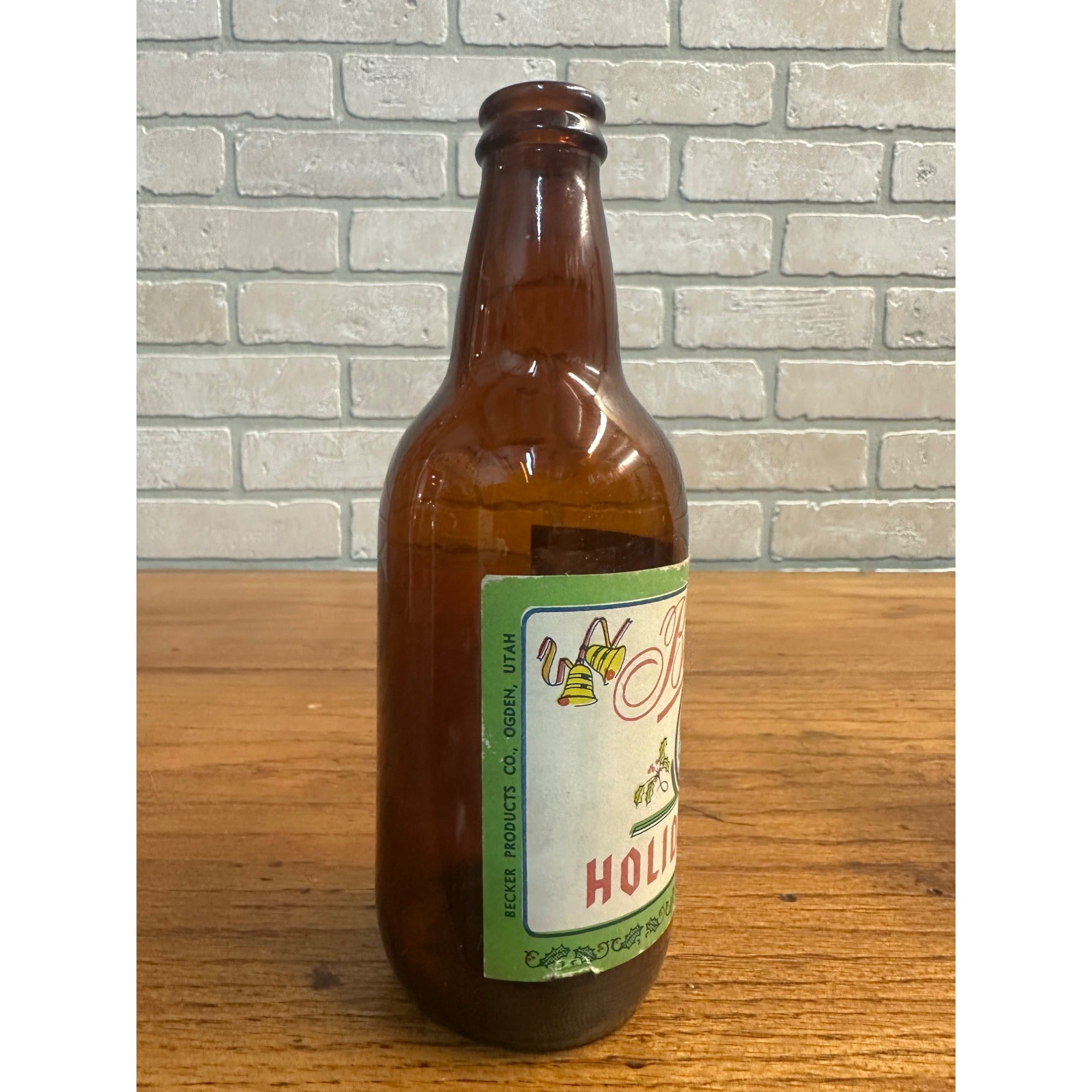 Vintage Becker's Holiday beer 12oz Steinie Beer Bottle Ogden Utah Label