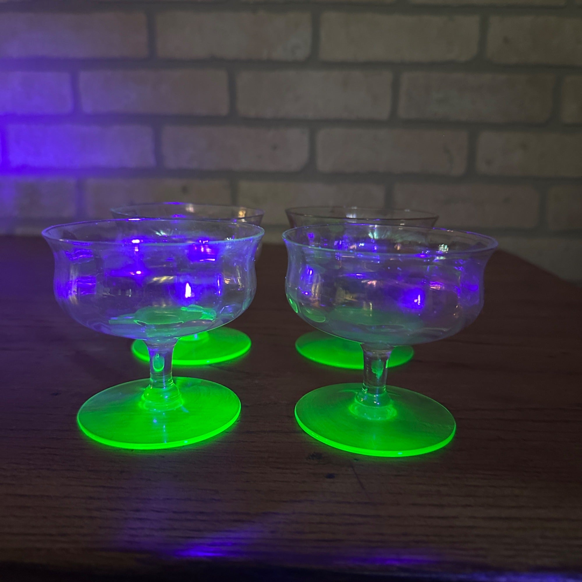 (4) Vintage Uranium Sherbert Sundae Glass Stemmed Set Iridescent