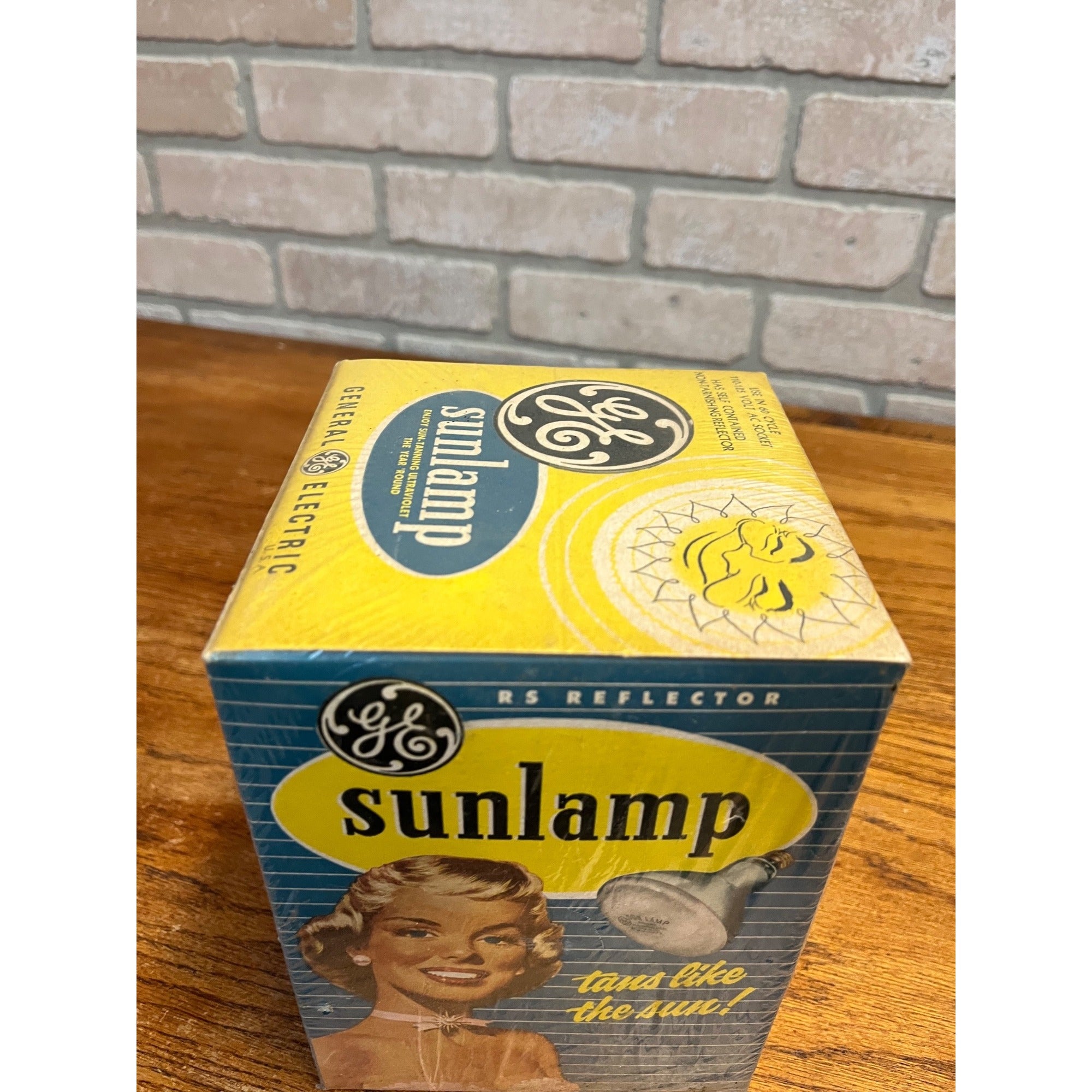 GE General Electric Vintage 50s 60s Sun lamp Tanning Bulb Box Sunlamp Retro Prop