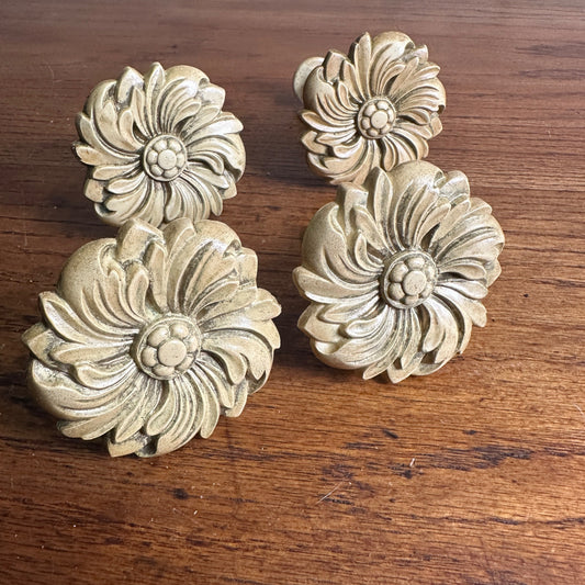 Vintage Kirsch Mid Century Plastic Flower Drawer Pulls Set of 4 Salvage