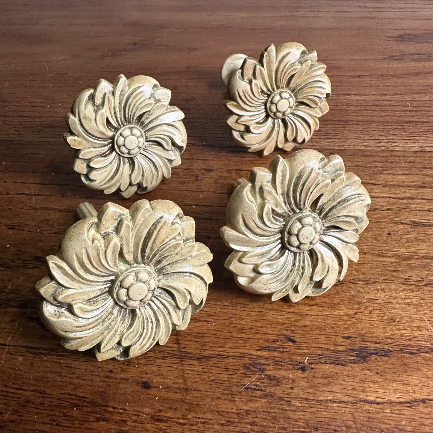 Vintage Kirsch Mid Century Plastic Flower Drawer Pulls Set of 4 Salvage