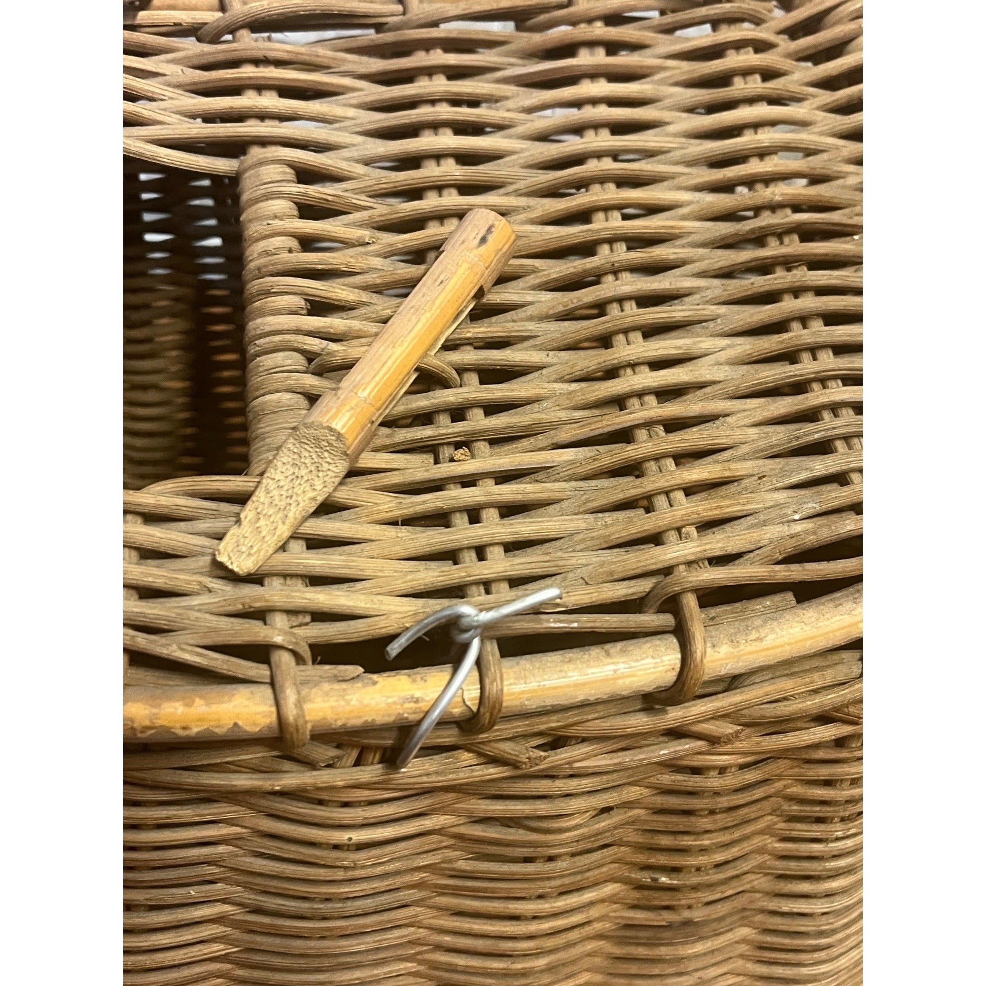 Vintage Wicker Woven Fishing Creel Basket Bait Tackle -- AS-IS