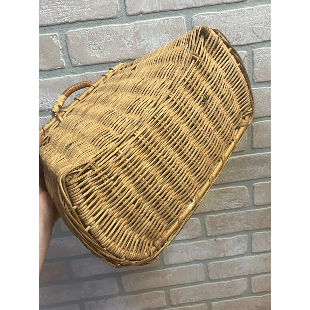 Vintage Wicker Woven Fishing Creel Basket Bait Tackle -- AS-IS