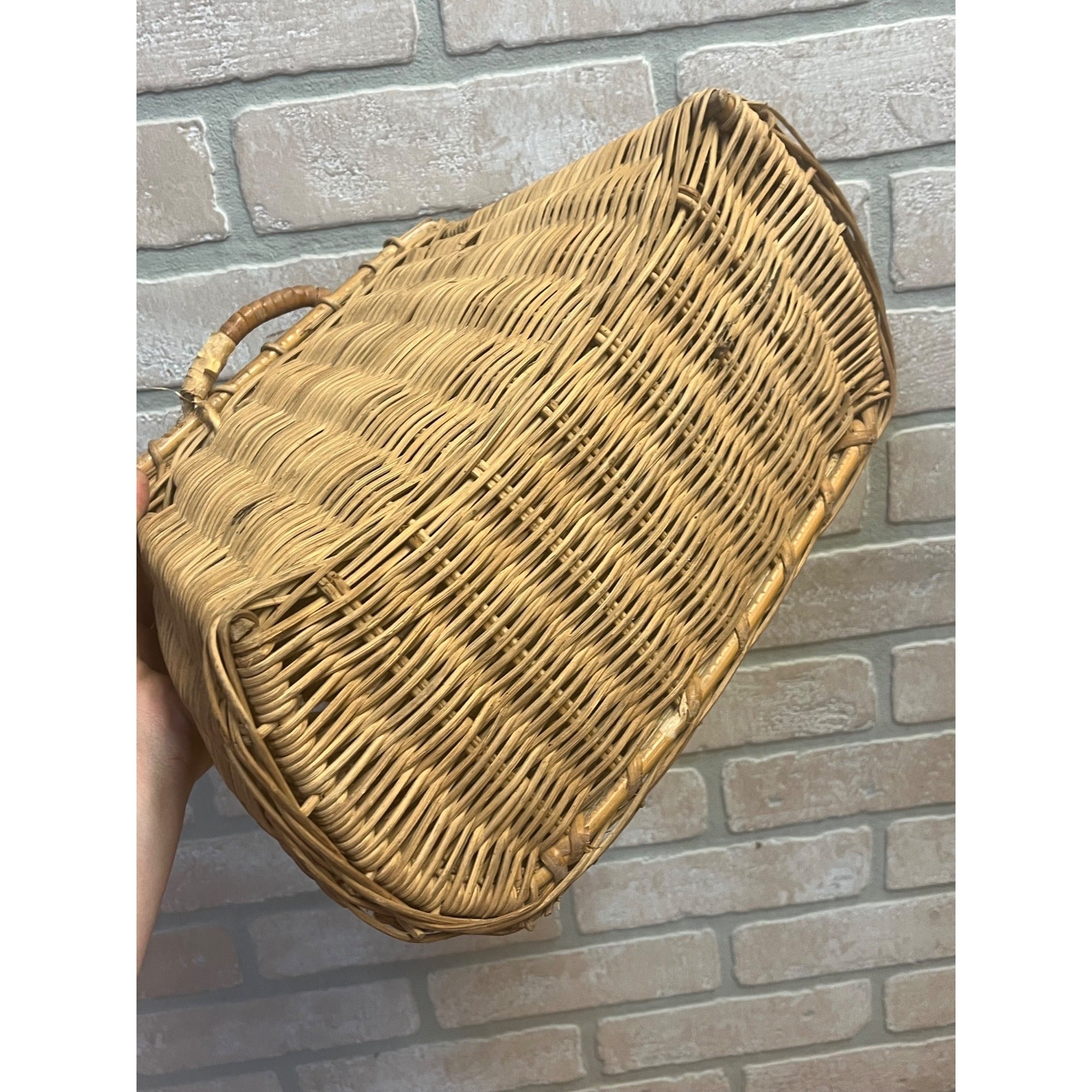 Vintage Wicker Woven Fishing Creel Basket Bait Tackle -- AS-IS