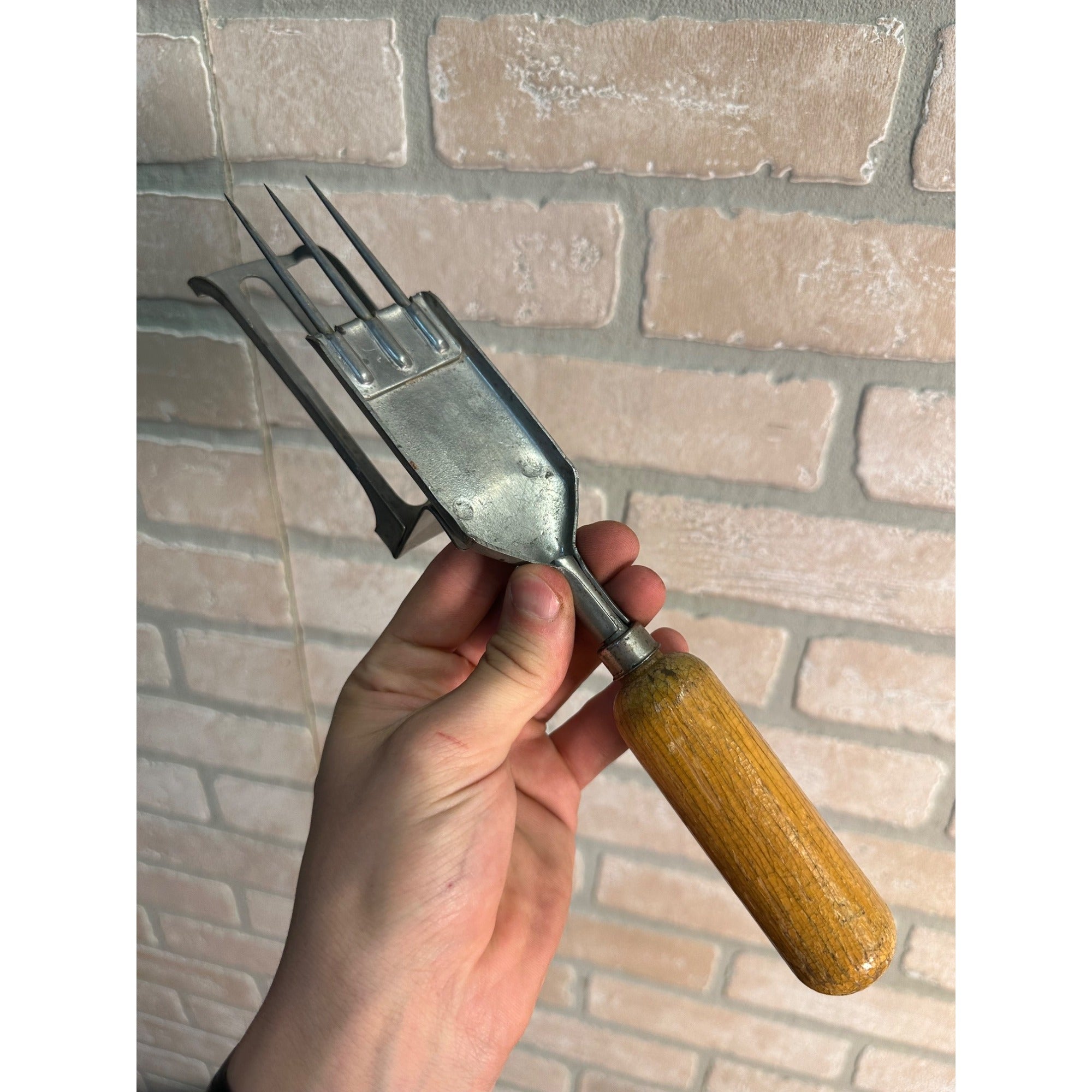 Vintage 1930s Coolerator Ice Box Fridge Advertising Ice Pick + Button Pinback