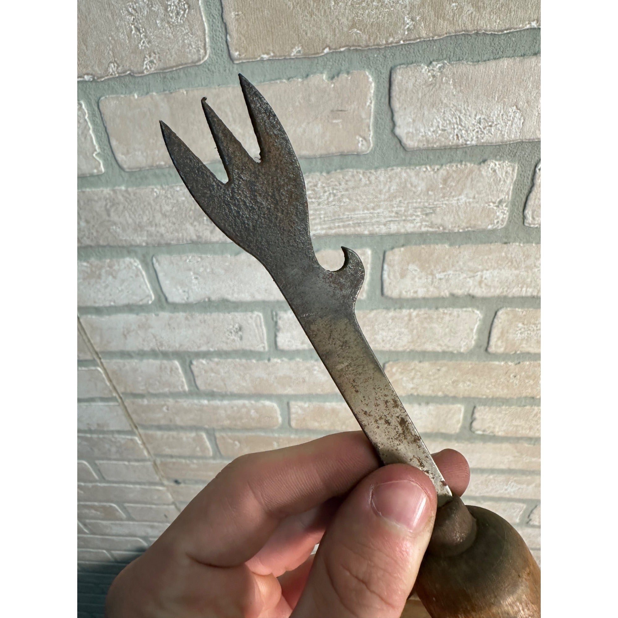 Vintage 1930s Coolerator Ice Box Fridge Advertising Ice Pick + Button Pinback