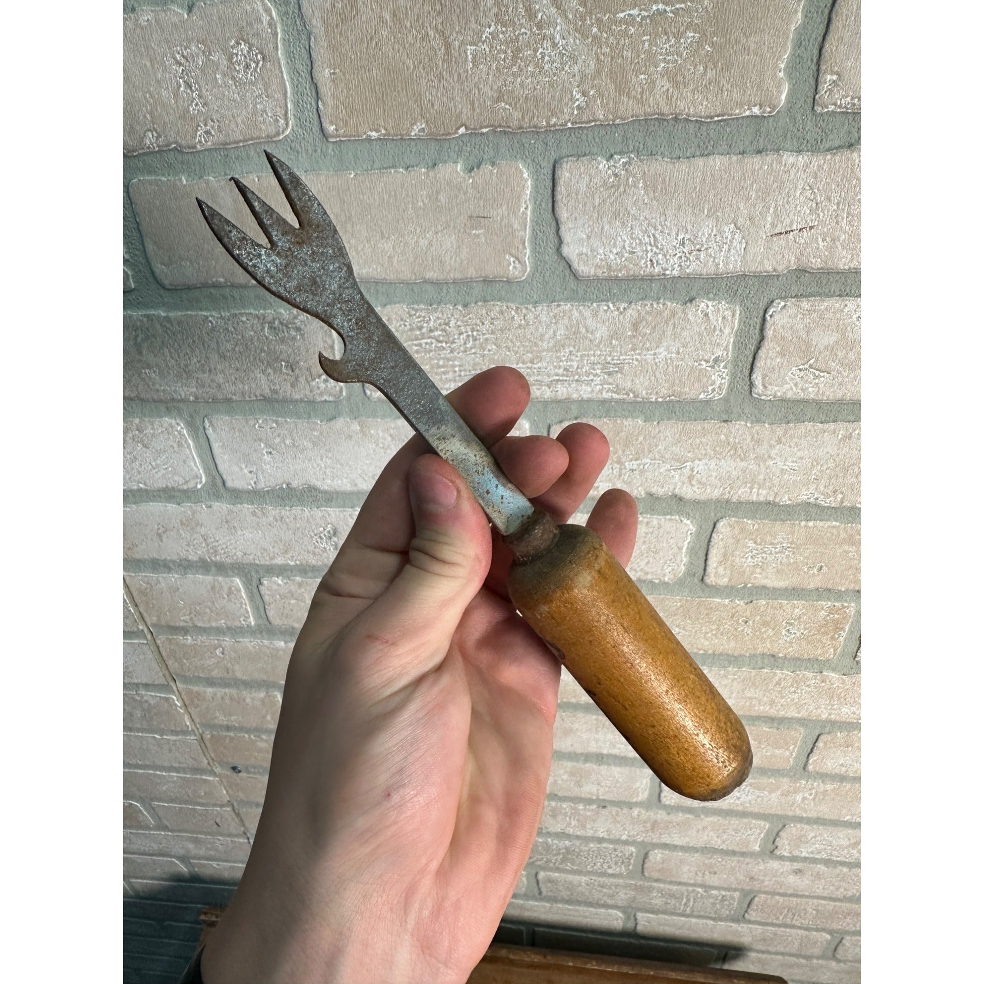 Vintage 1930s Coolerator Ice Box Fridge Advertising Ice Pick + Button Pinback