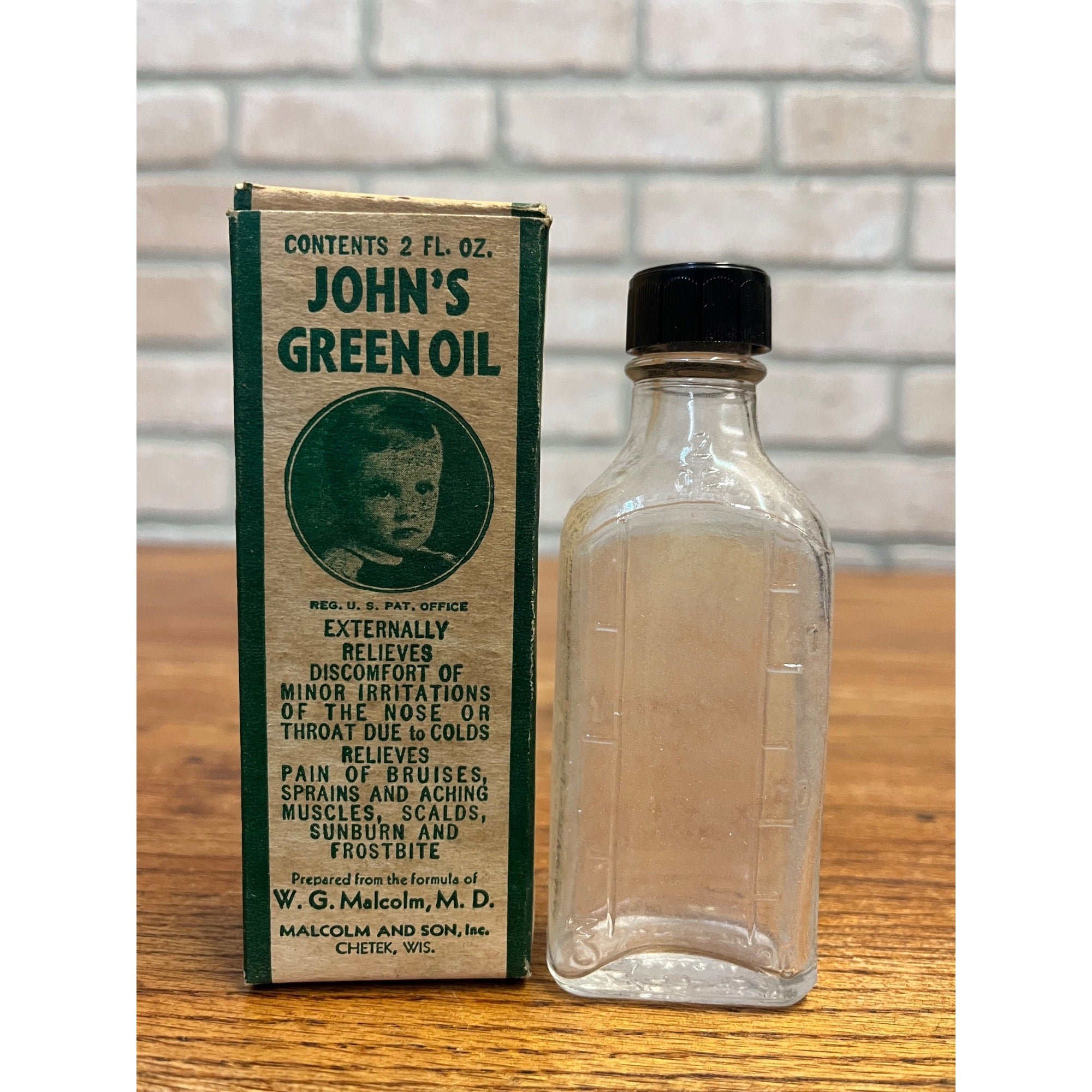 Vintage John's Green Oil Box w Bottle, Chetek, WI, W.G. Malcolm Medicine
