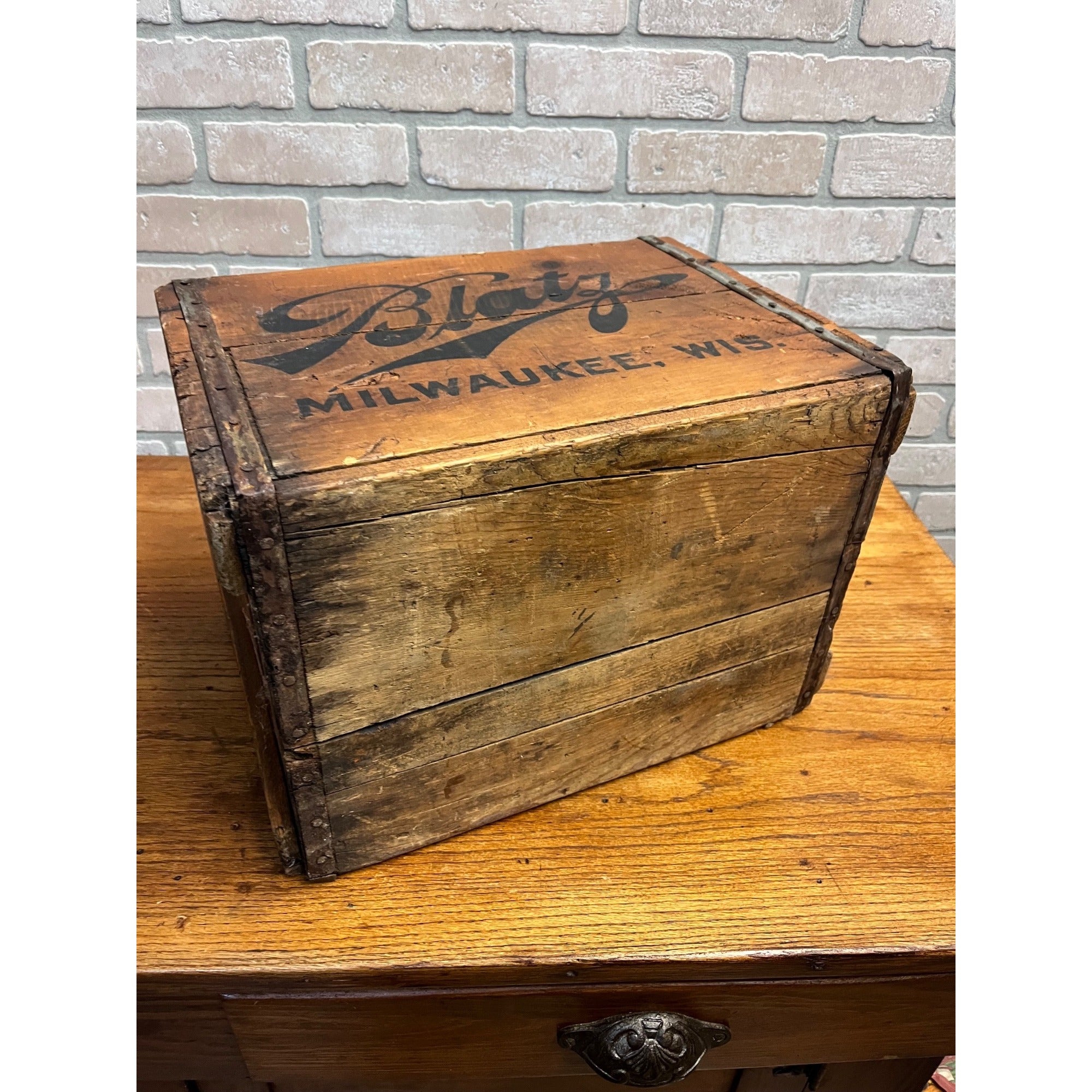Vintage Blatz Milwaukee Beer Wisconsin Wooden Crate Case for (12) Quart Bottles