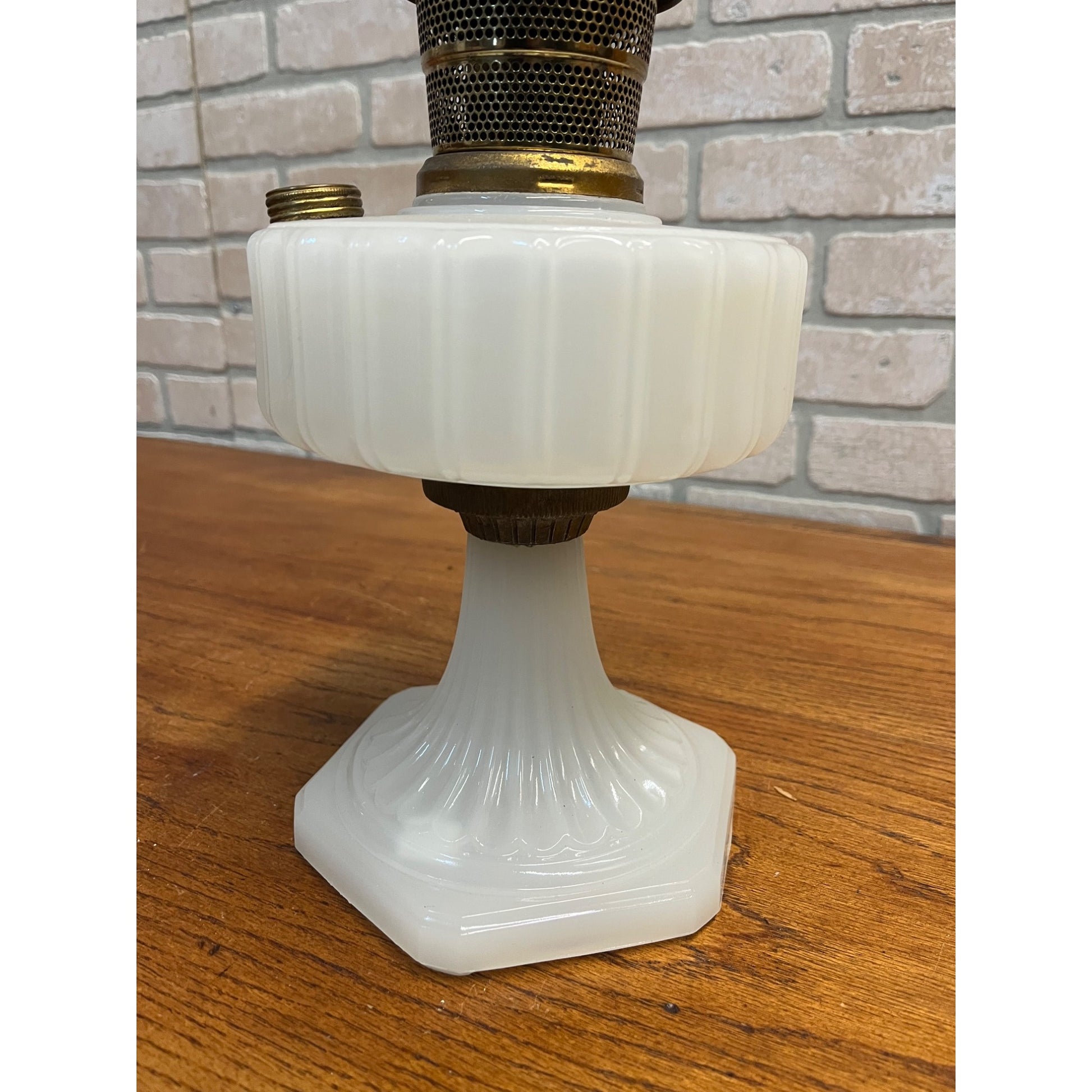 Original Aladdin Corinthian White Moonstone Oil Lamp w/ NuType Model B Burner