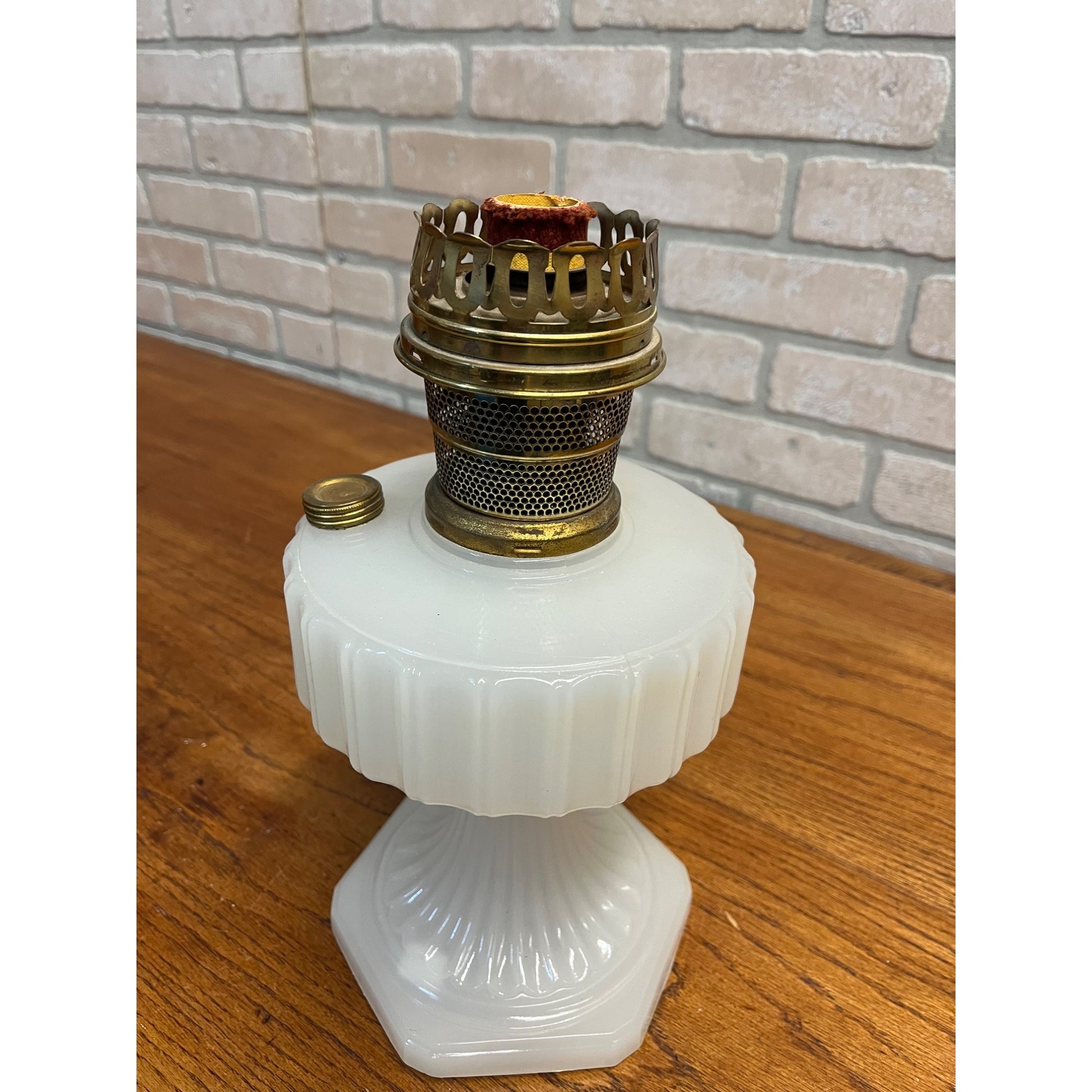 Original Aladdin Corinthian White Moonstone Oil Lamp w/ NuType Model B Burner