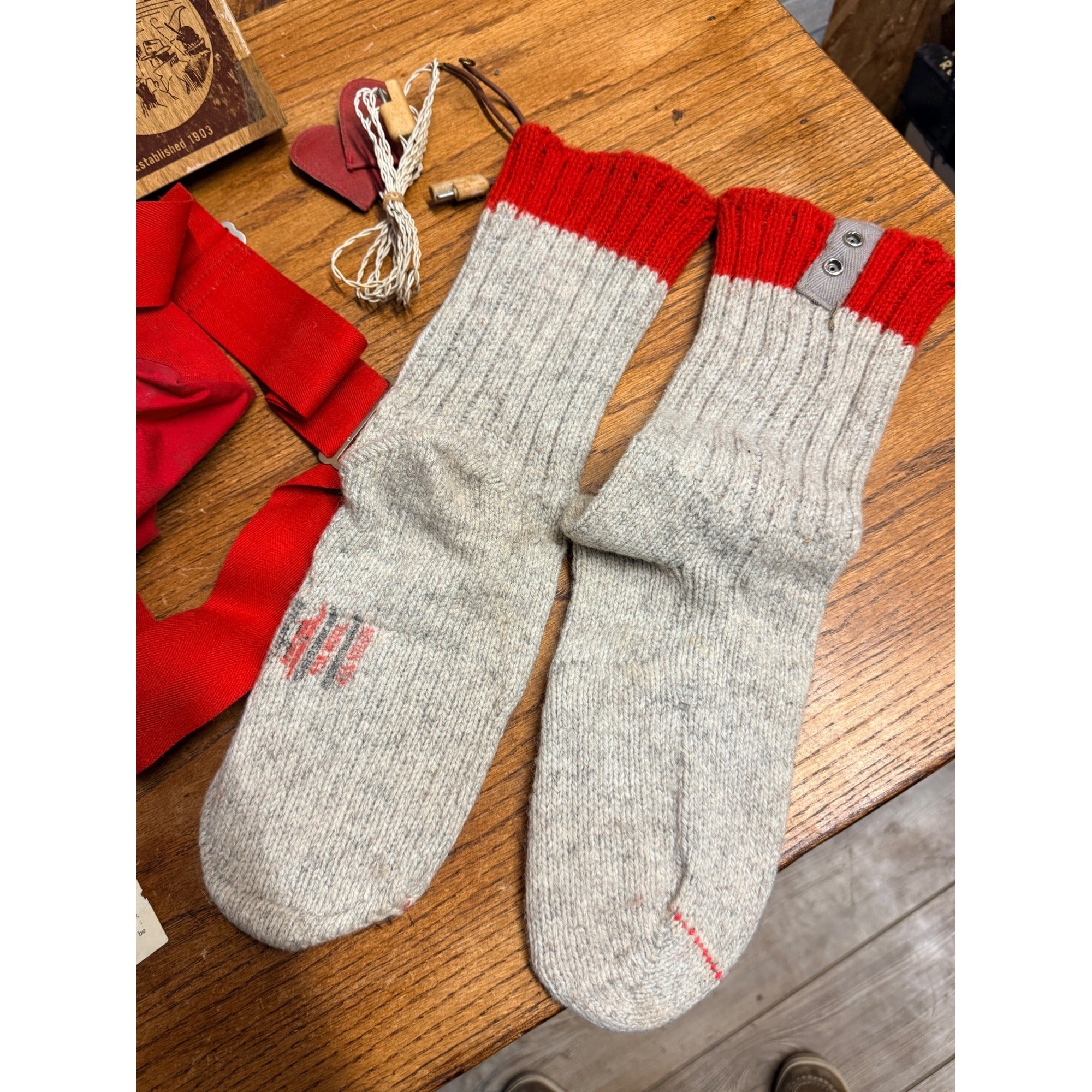 Vintage 1950s Burnham Battery Heated Socks w/ Store Box Michigan City IN Hunting