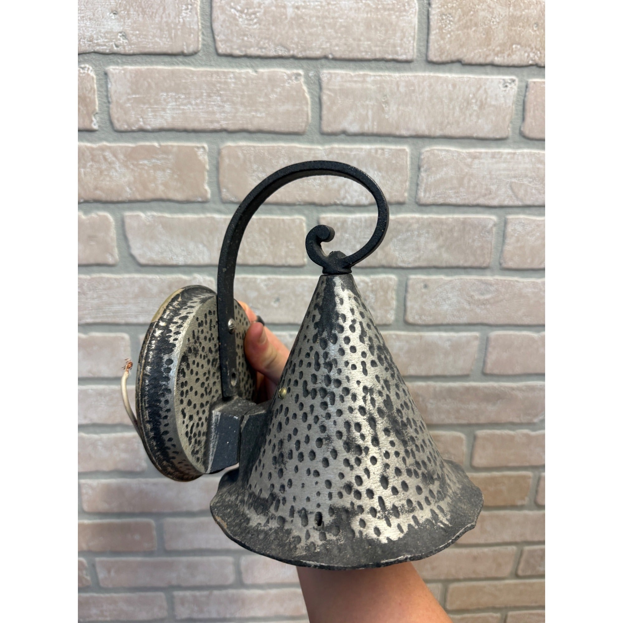 Rustic Vintage Metal Wall Sconce Gray Hammered Finish Farmhouse Style Lighting Fixture