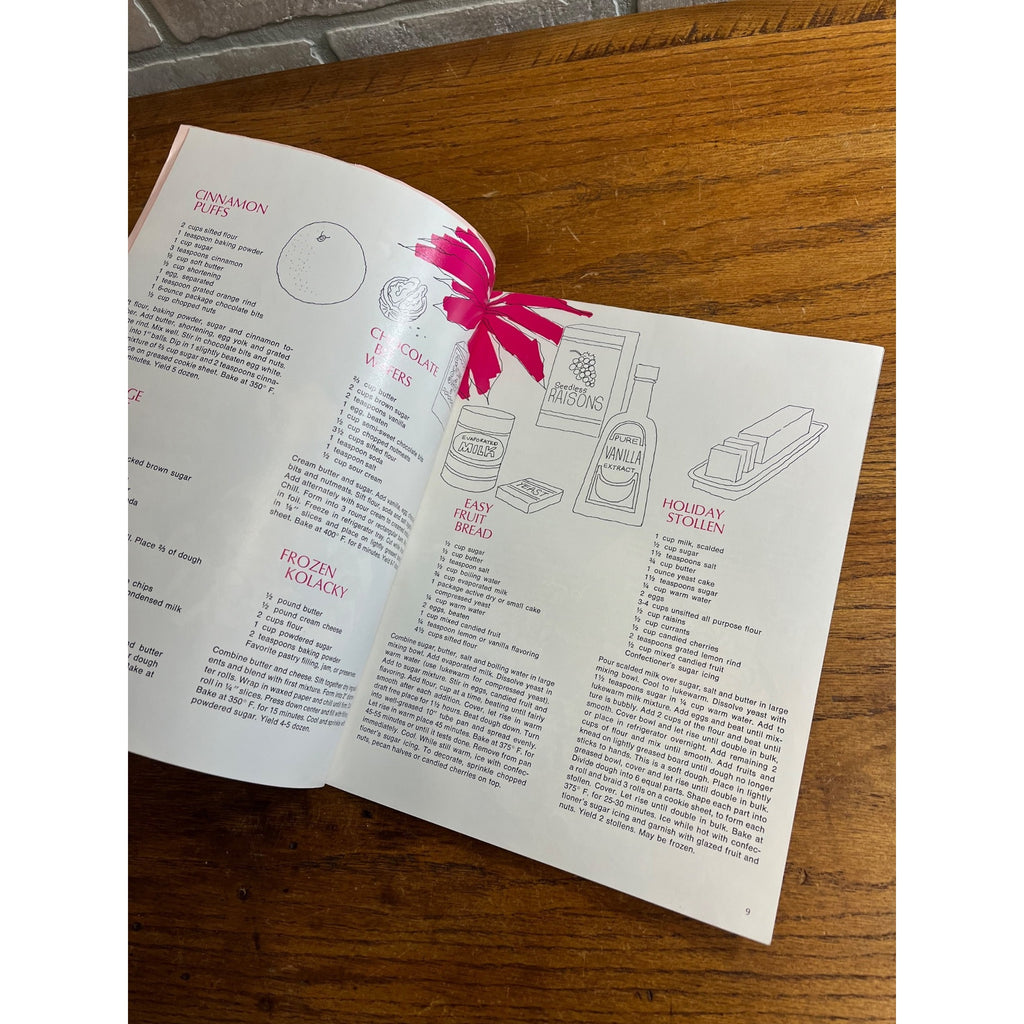 Vintage 1970 Wisconsin Power& Light Co. Christmas Treats Cookies Recipe Book