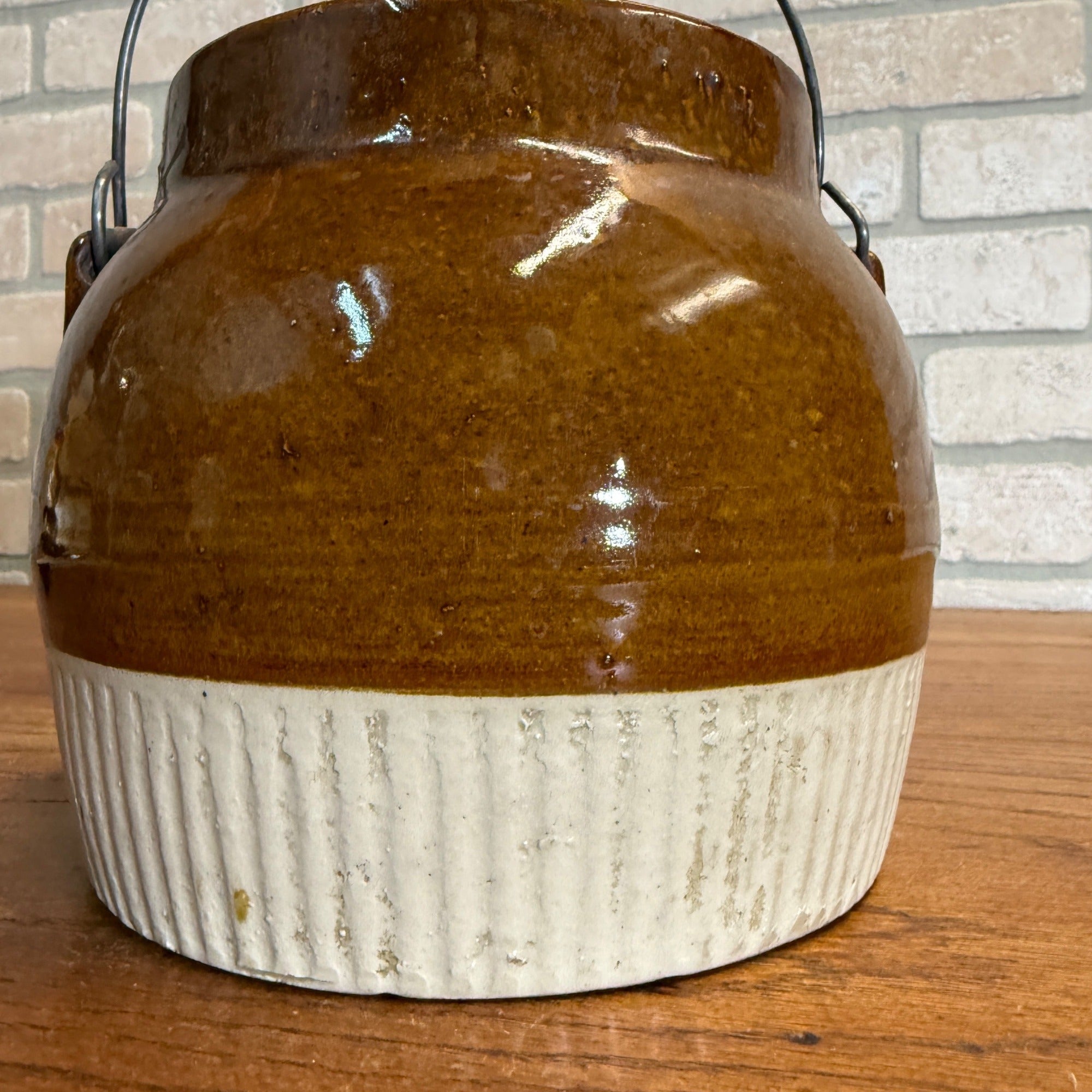 Vintage Red Wing Bean Pot Wire Bail Handle Union Stoneware Co Carmel Color W/ Lid