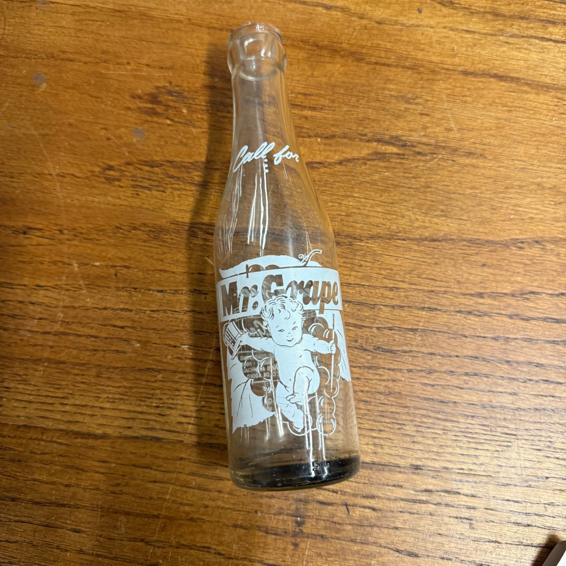 RARE Vintage Mr Grape Sky High Beverage Co. -- Milwaukee Wis -- ACL Soda Bottle