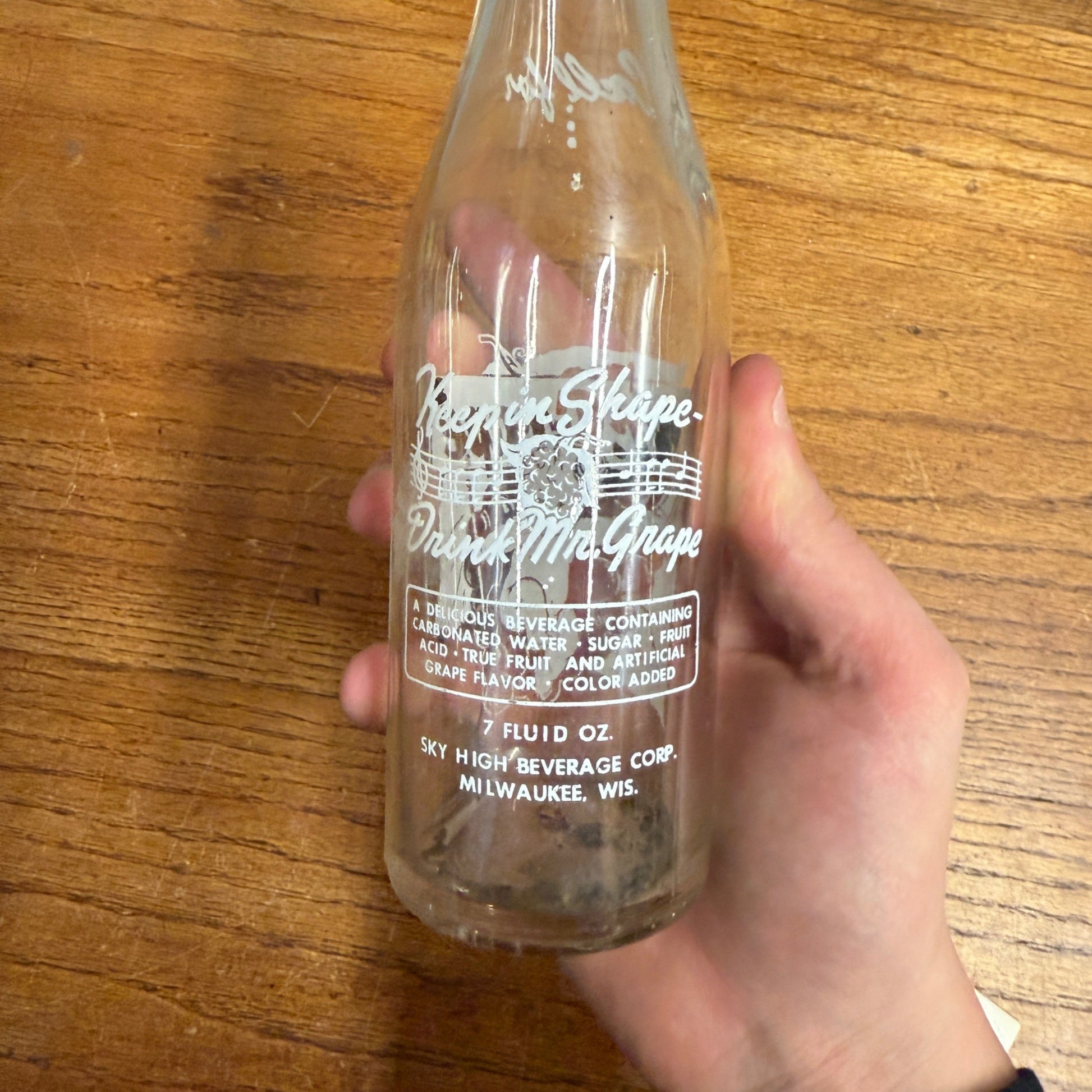 RARE Vintage Mr Grape Sky High Beverage Co. -- Milwaukee Wis -- ACL Soda Bottle