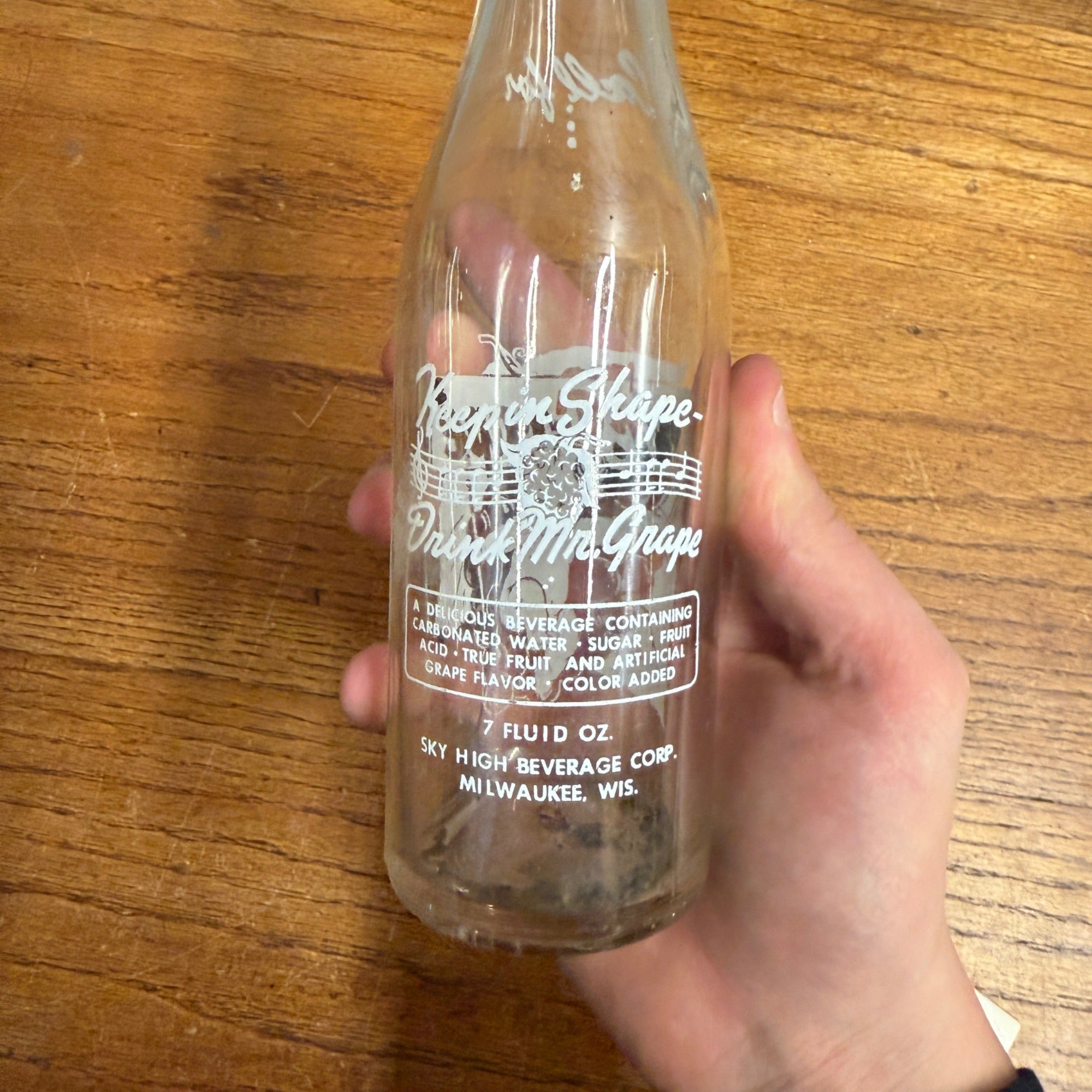 RARE Vintage Mr Grape Sky High Beverage Co. -- Milwaukee Wis -- ACL Soda Bottle