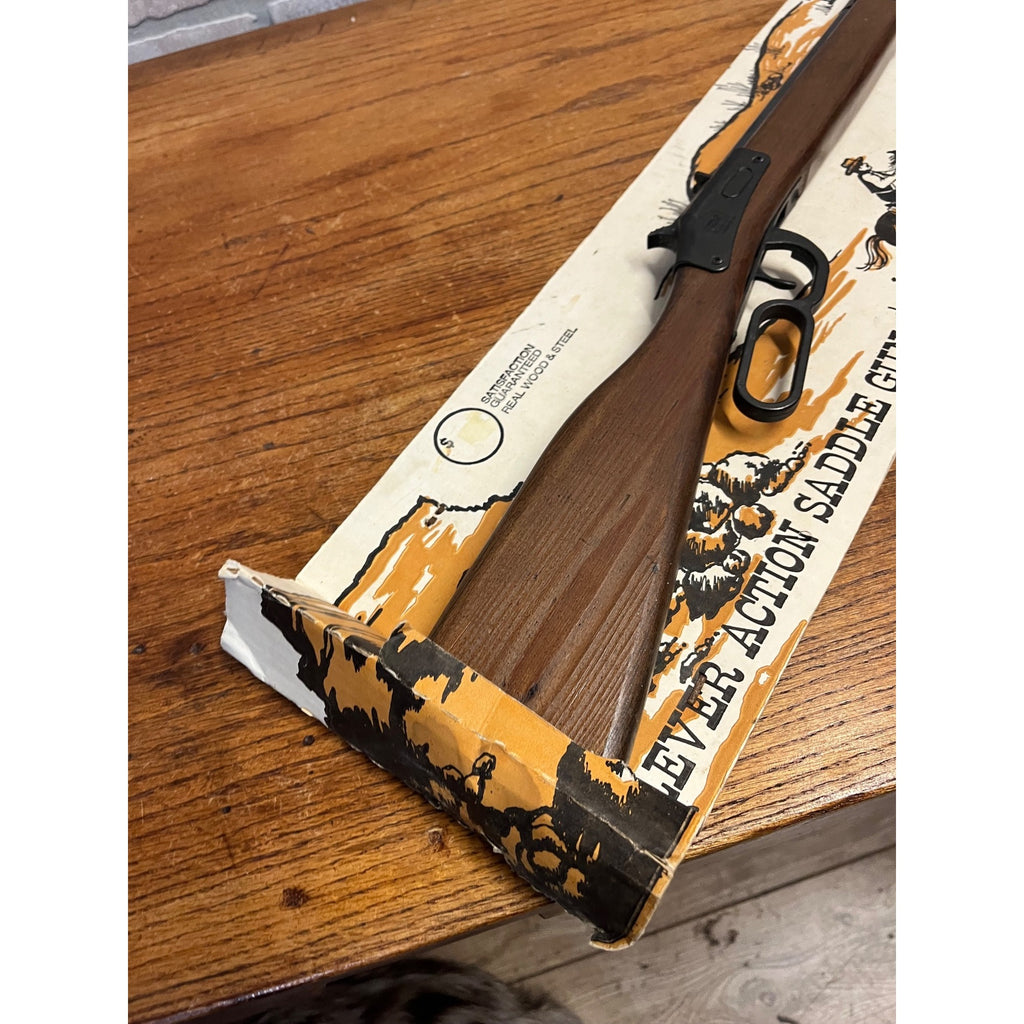 Vintage Parris No 2500 Lever Action Ranger Western Toy Rifle Saddle Gun NOS w/ Box Made in USA