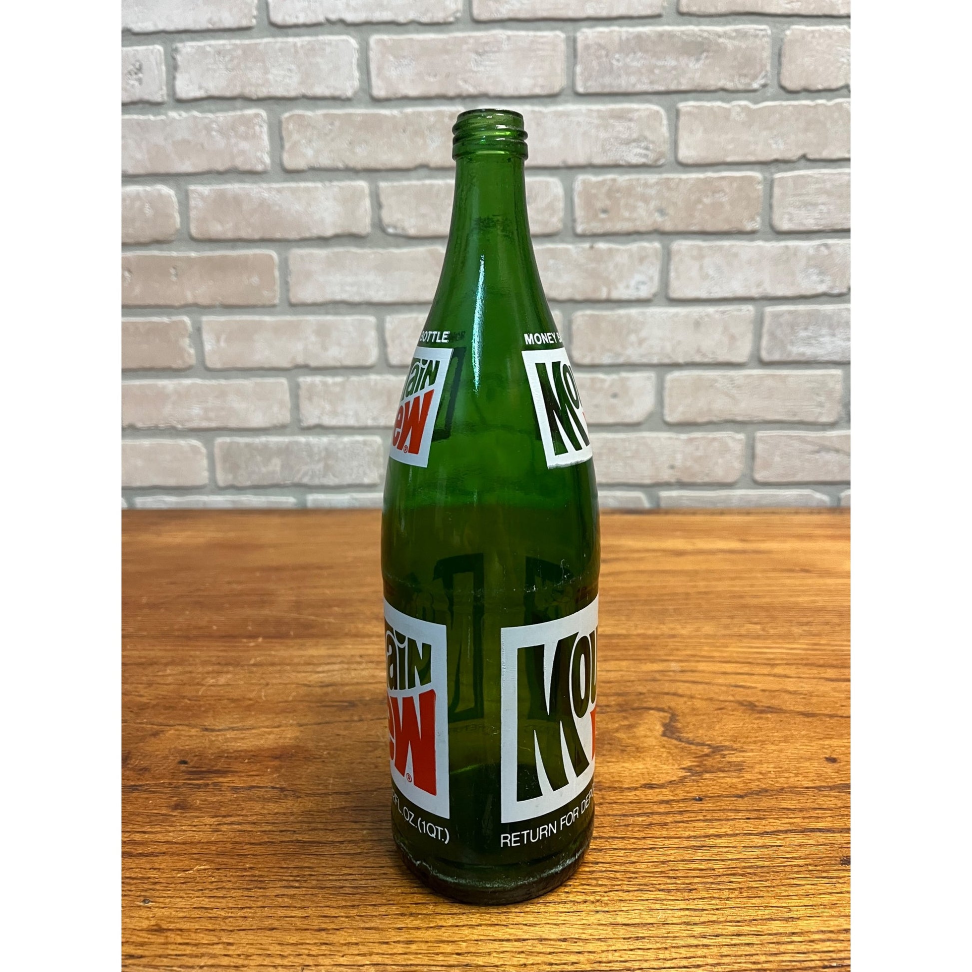 Vintage Mountain Dew 1 Quart Glass Bottle 32oz Soda Pop Drink 1970s