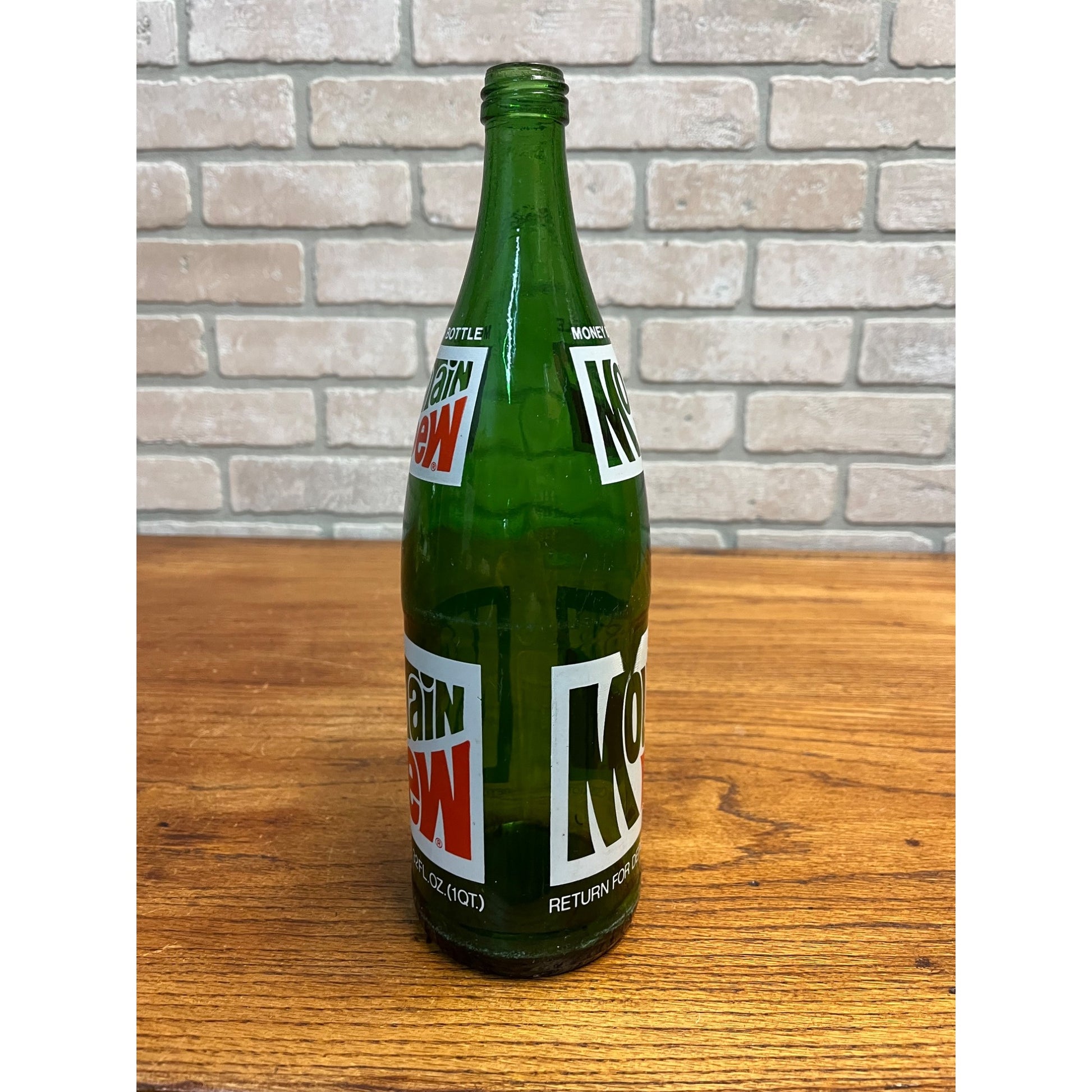 Vintage Mountain Dew 1 Quart Glass Bottle 32oz Soda Pop Drink 1970s