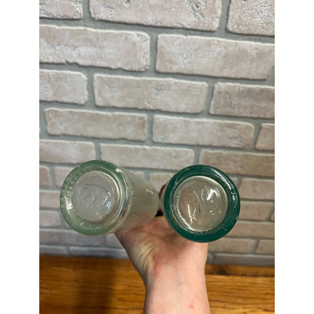 (2) Milwaukee Soda Bottles Manhattan & EL Husting 7oz Wisconsin