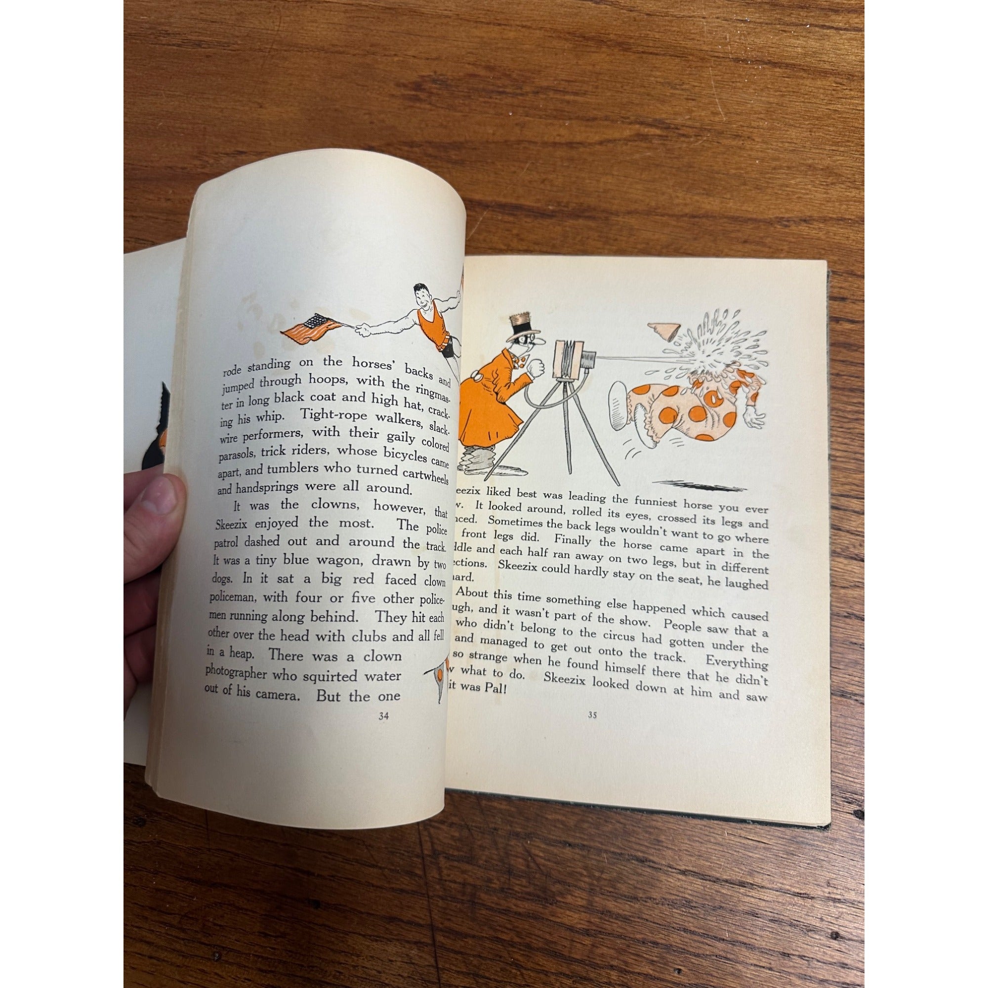 SKEEZIX AT THE CIRCUS BY FRANK KING - 1ST EDITION - 1926 HARDCOVER