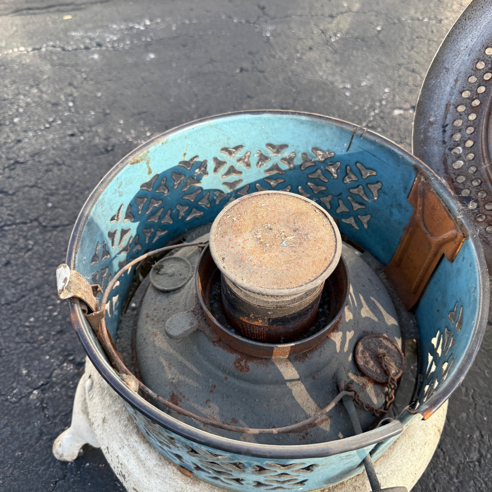 Vintage Perfection #630 Kerosene Oil Heater With Fuel Tank & Burner -Blue Enamel