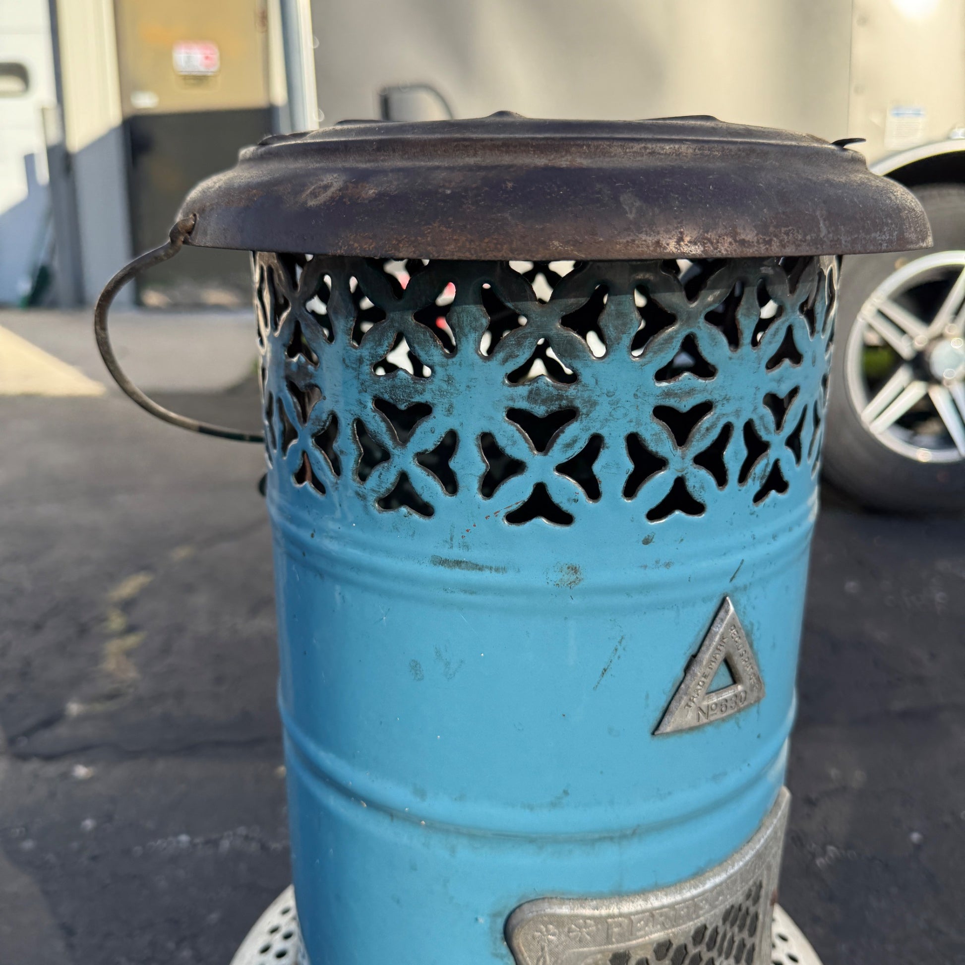 Vintage Perfection #630 Kerosene Oil Heater With Fuel Tank & Burner -Blue Enamel