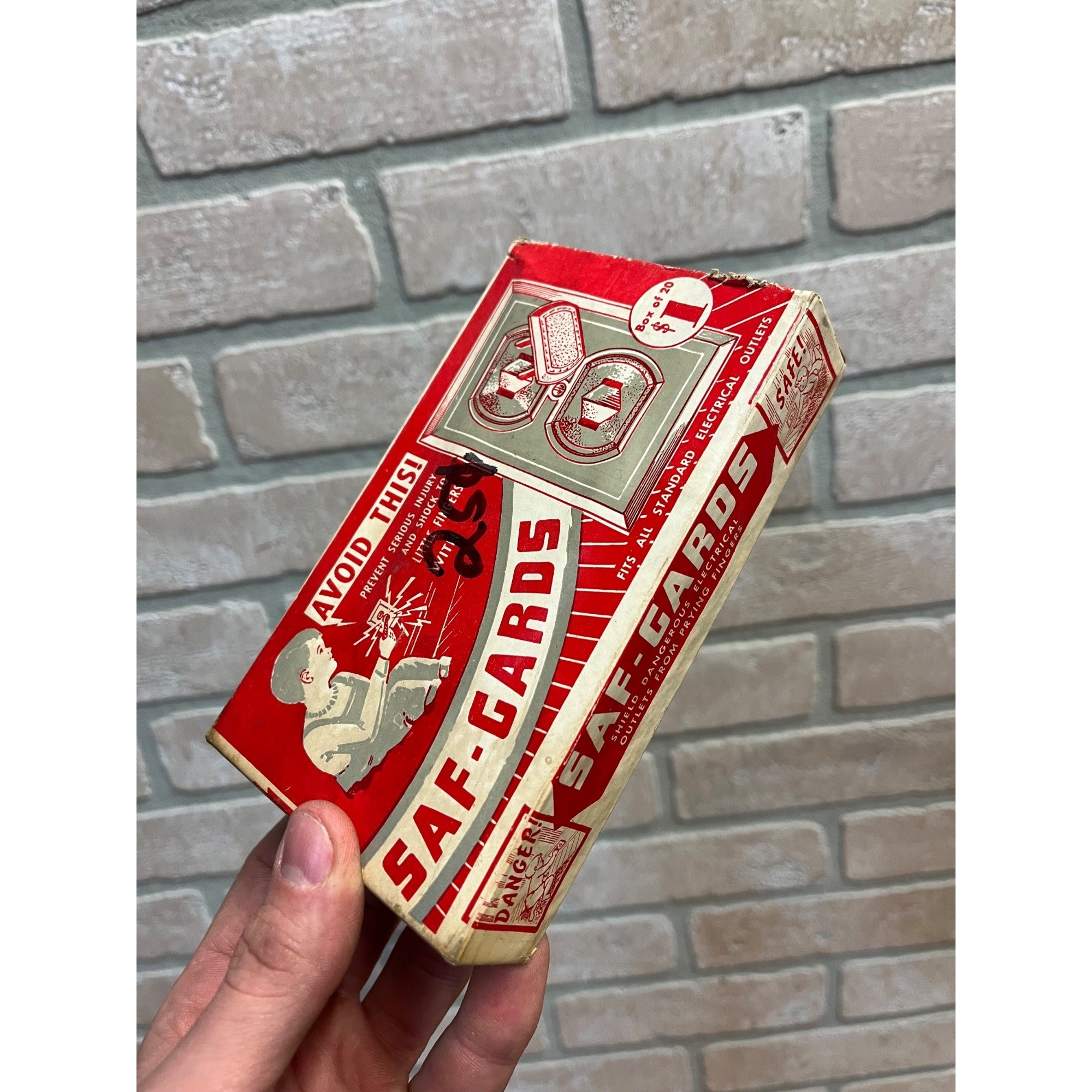 Vintage 1950s Saf-Gards Electrical Outlets Plugs NOS Original Box (16)