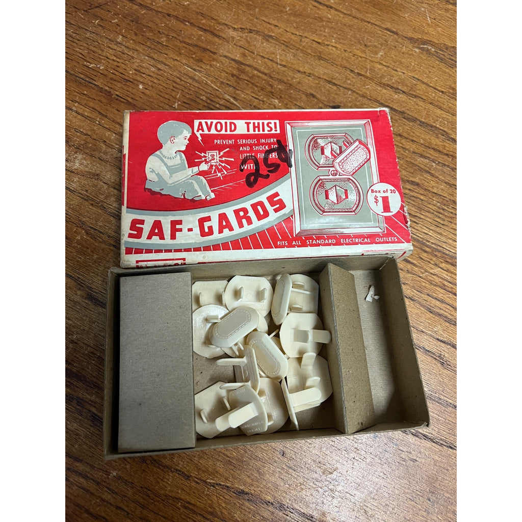 Vintage 1950s Saf-Gards Electrical Outlets Plugs NOS Original Box (16)