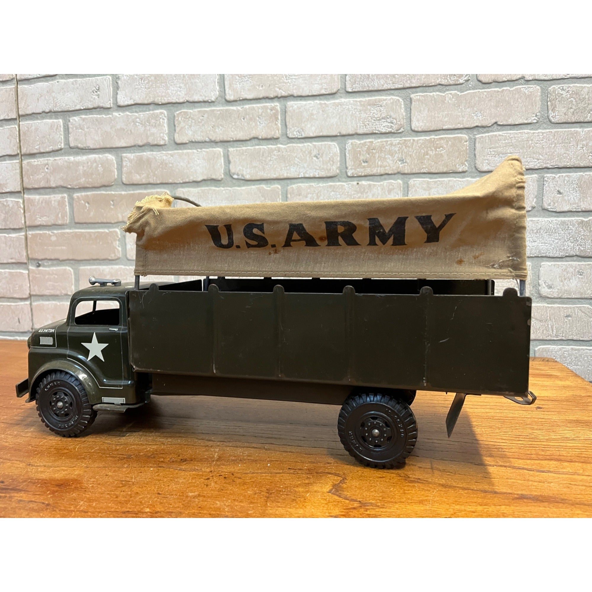 Vintage US Army Marx Lumar Soldier Troop Transport Covered Truck Carrier Toy