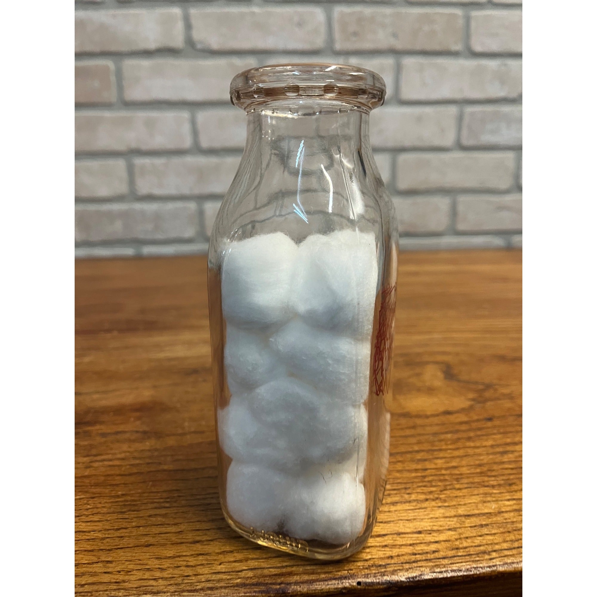 Vintage Barton Dairy Wisconsin WI Wis ACL PINT Milk Bottle RARE