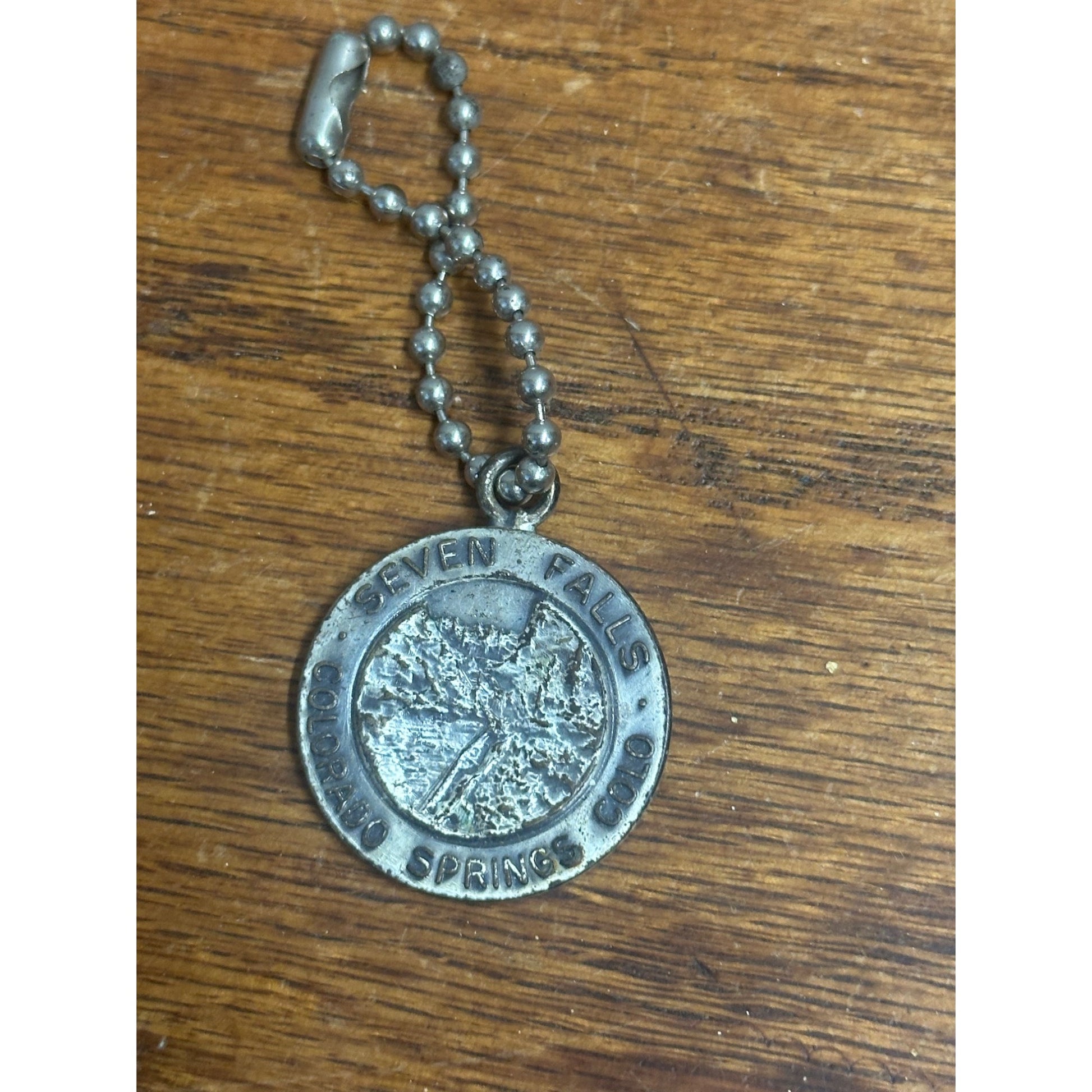 SEVEN FALLS VINTAGE KEYCHAIN TOKEN COIN COLORADO SPRINGS Squirrel