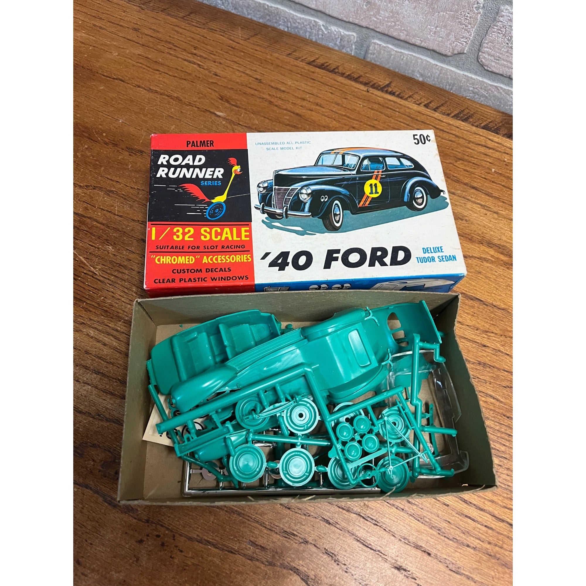 Vintage Palmer Plastics No.407 '40 Ford Deluxe Sedan 1/32 Model Kit Road Runner