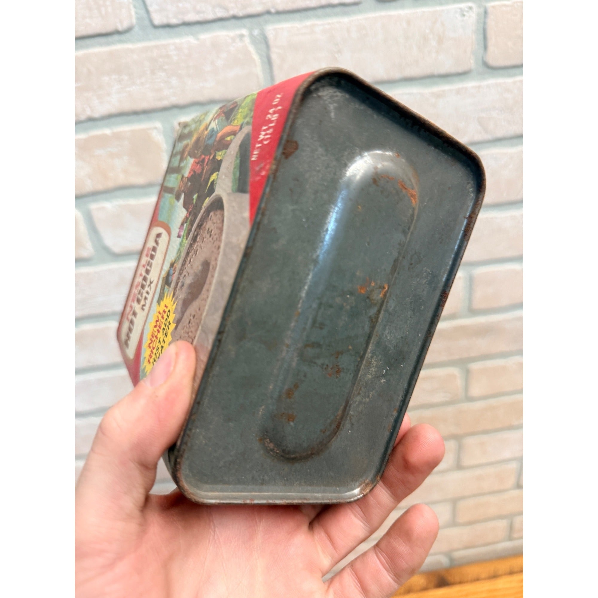 ANTIQUE NESTLE 24OZ HOT COCOA TIN CHOCOLATE CAN CAMPING SKIING GROCERY STORE