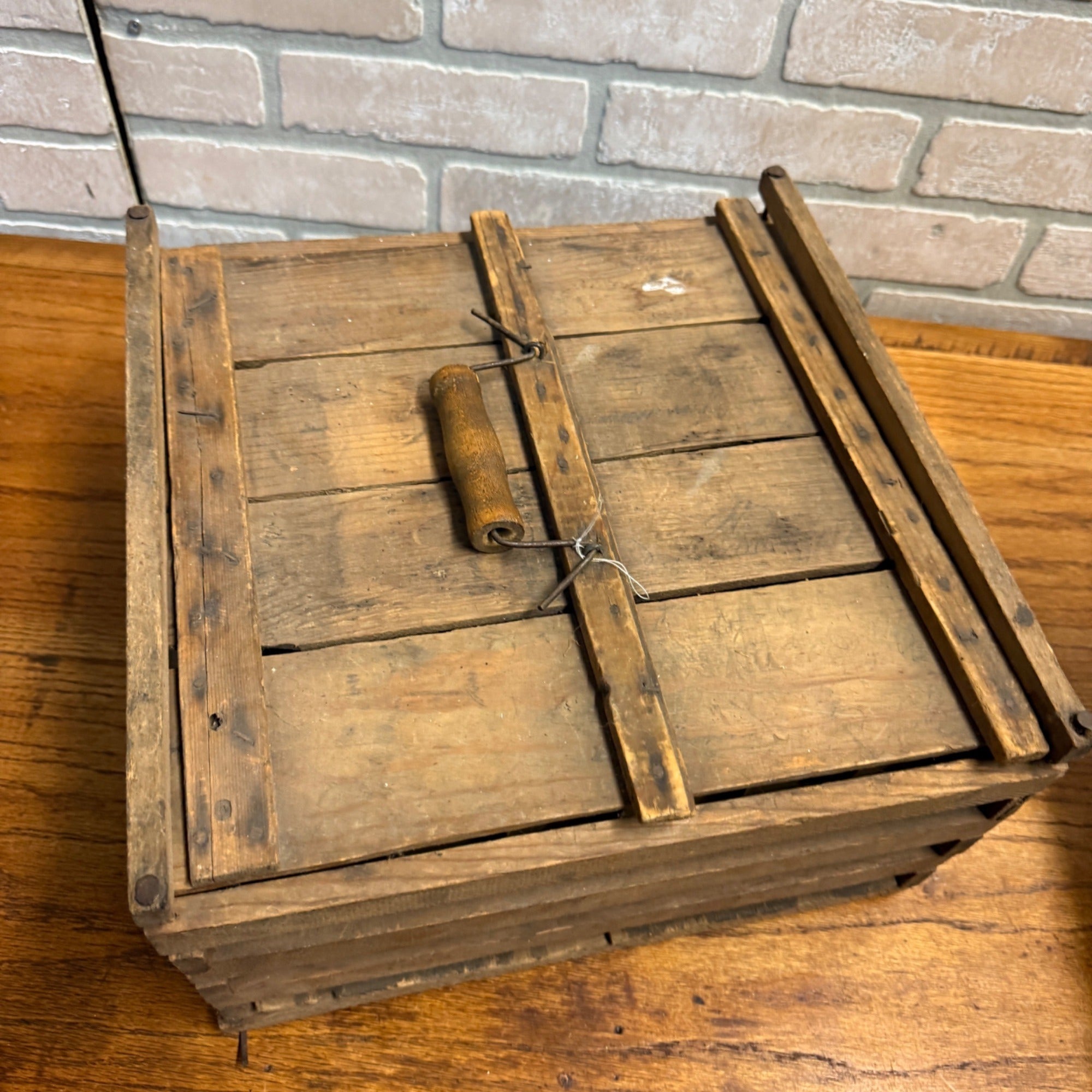 Vtg Primitive Farmhouse Wooden Egg Crate Carrier Farm Barn with egg holders