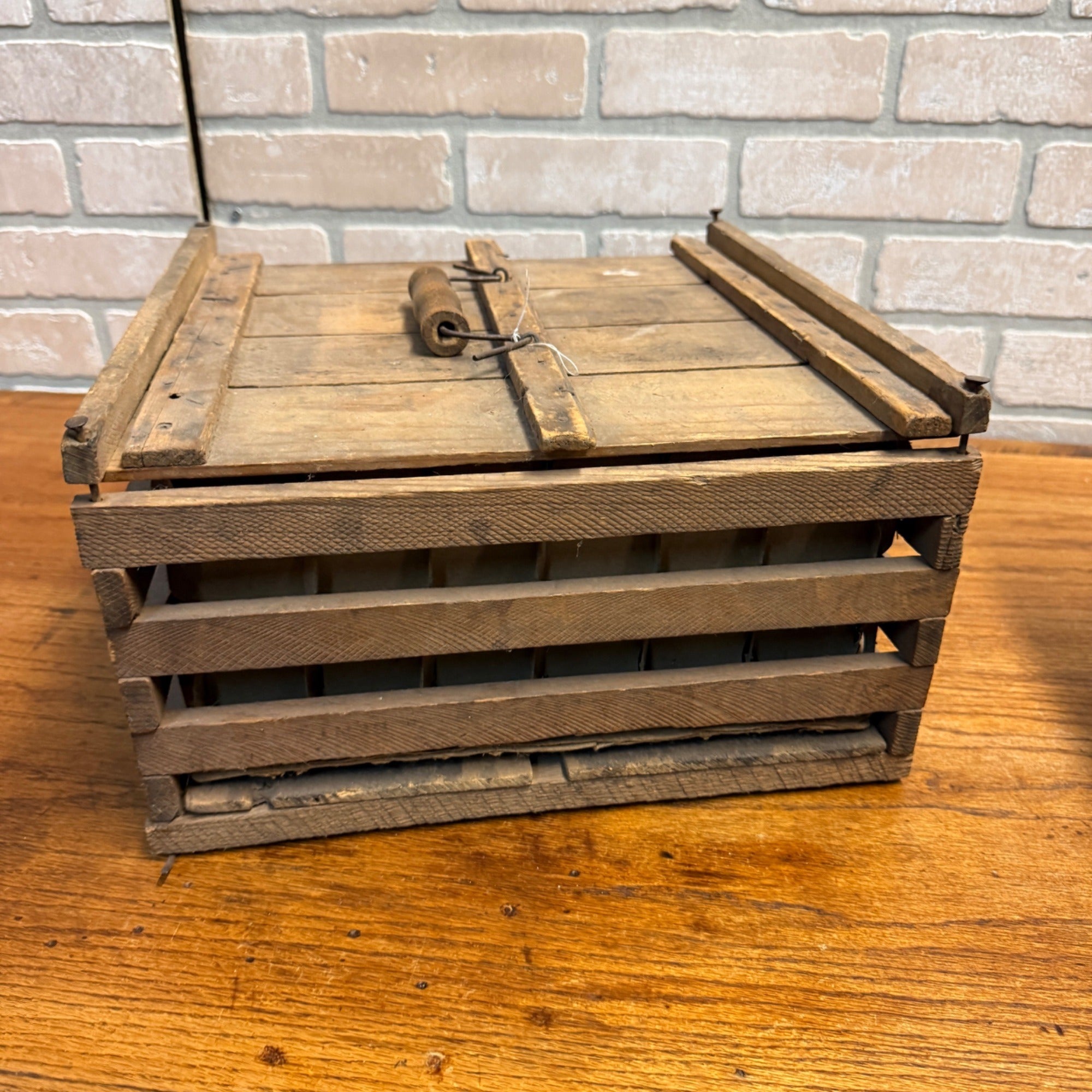 Vtg Primitive Farmhouse Wooden Egg Crate Carrier Farm Barn with egg holders