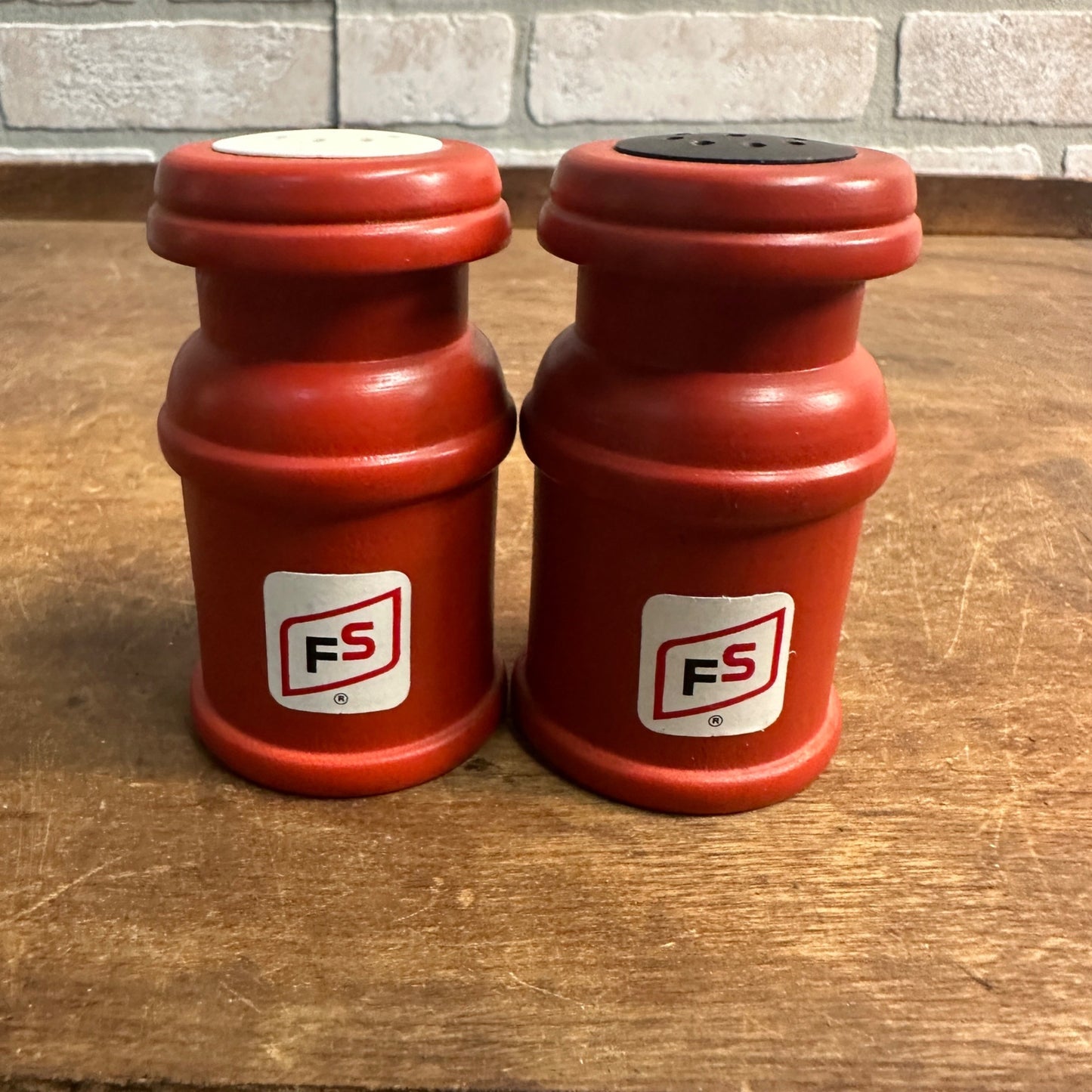 RARE VINTAGE 1960S FS FARM SERVICES MILK CAN SALT & PEPPER SHAKER SET