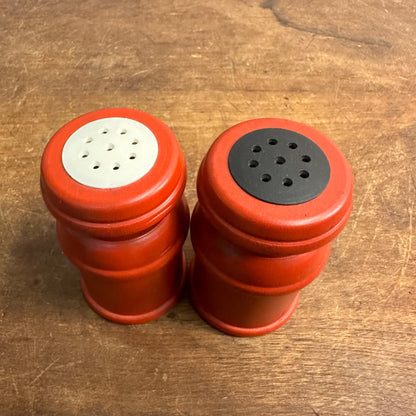 RARE VINTAGE 1960S FS FARM SERVICES MILK CAN SALT & PEPPER SHAKER SET