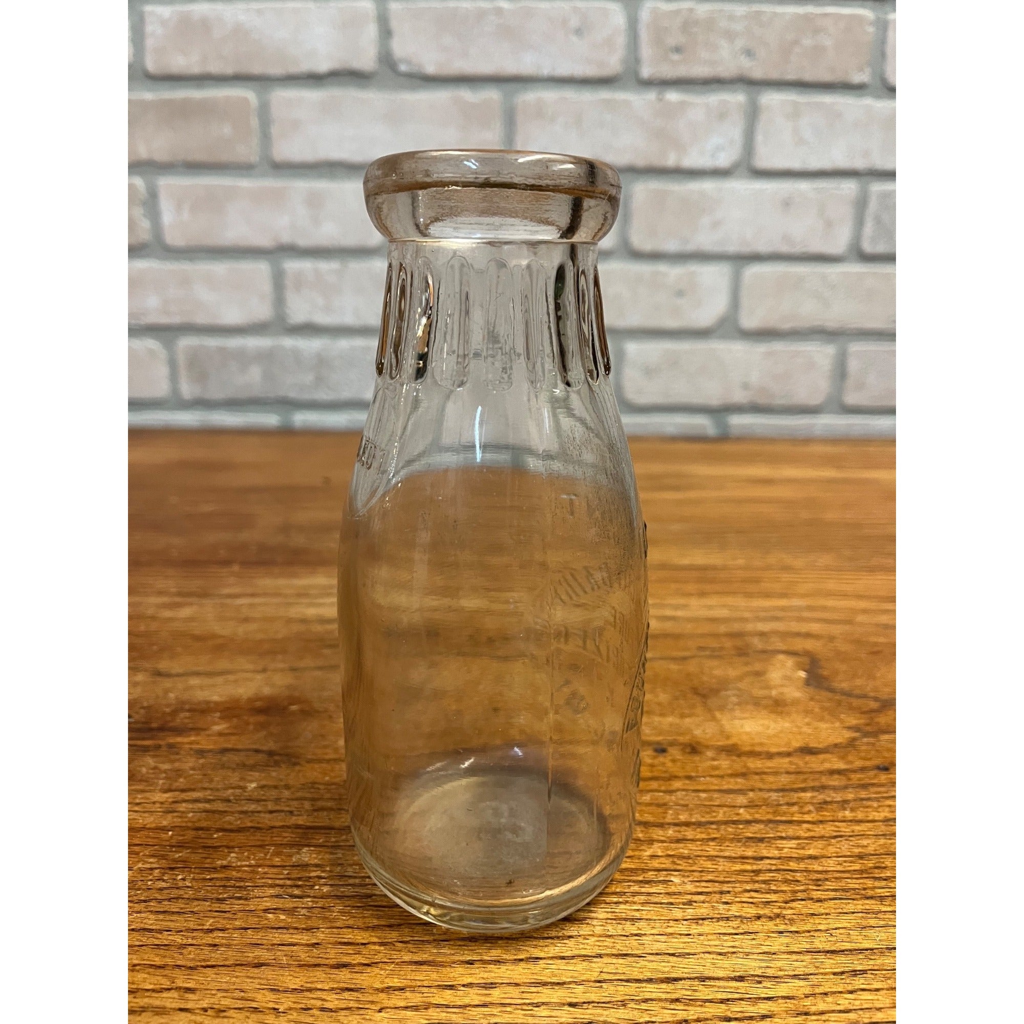 Vintage Fountain City Dairy Fond Du Lac Wisconsin One Pint Glass Milk Bottle