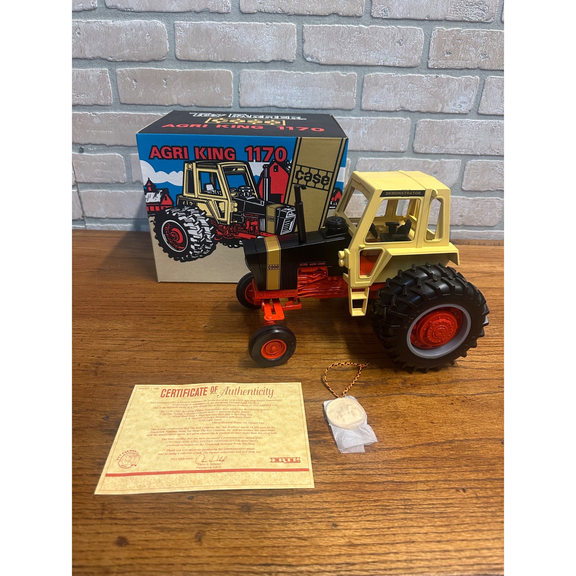 1/16 Case Agri King 1170 Demonstrator Tractor, Toy Farmer Show Edition